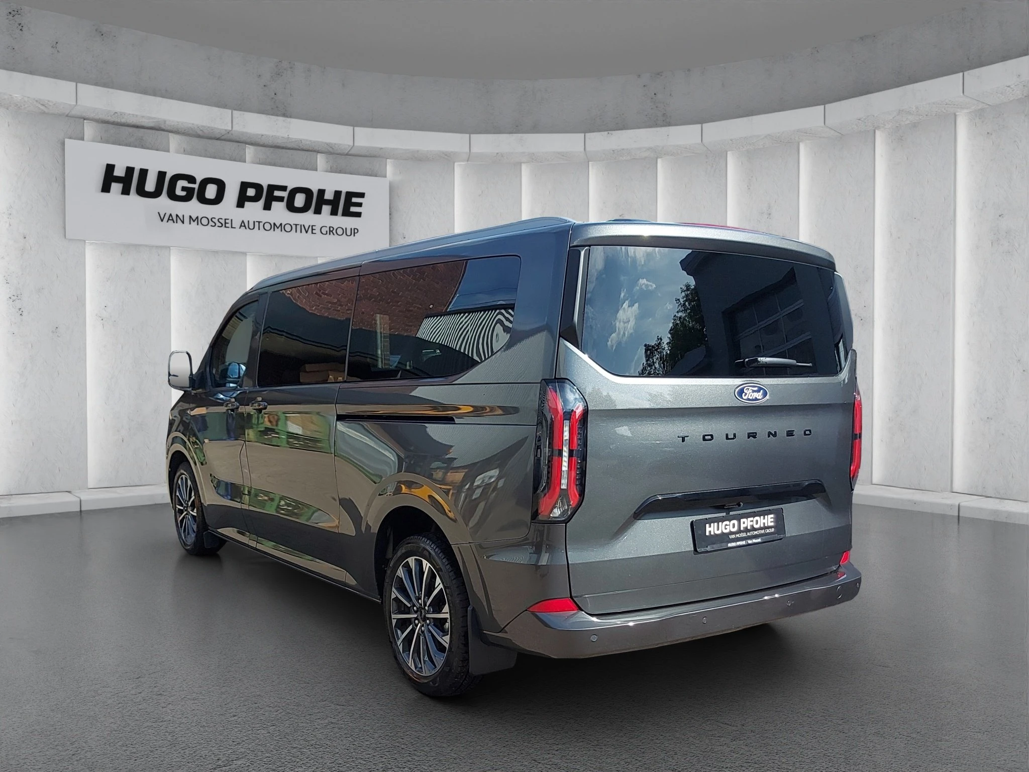 Ford-Tourneo Custom-image-2