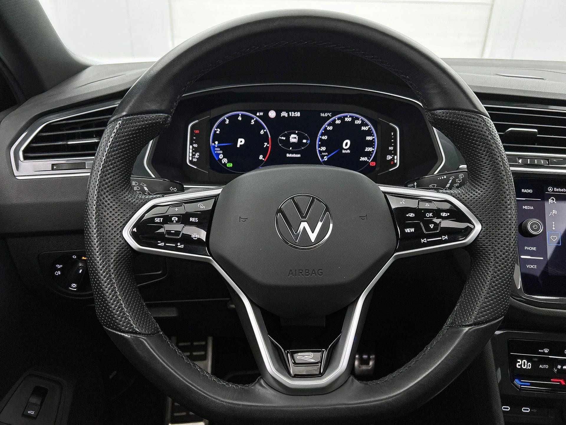Volkswagen-Tiguan-image-32