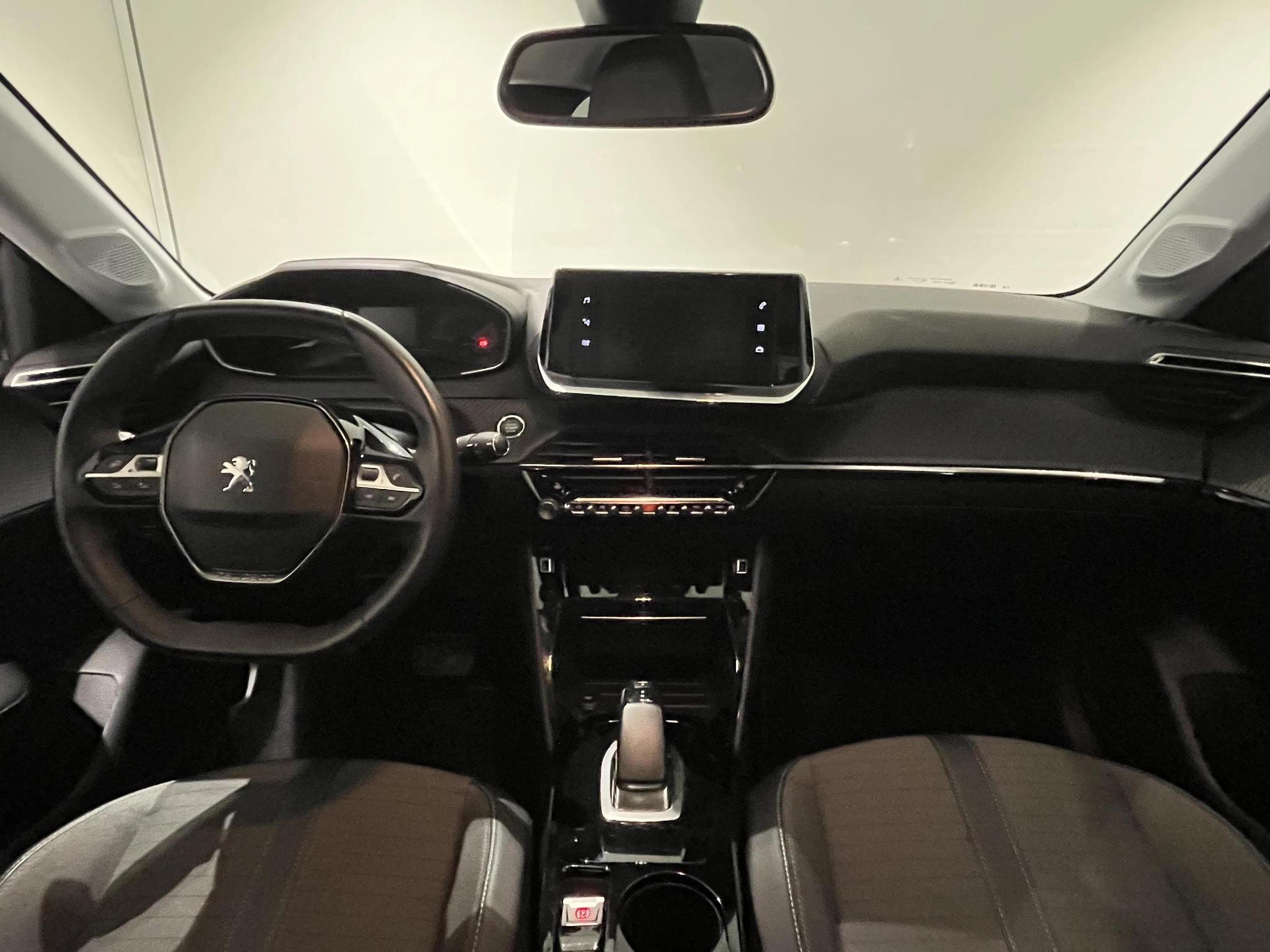 Peugeot-e-208-image-16