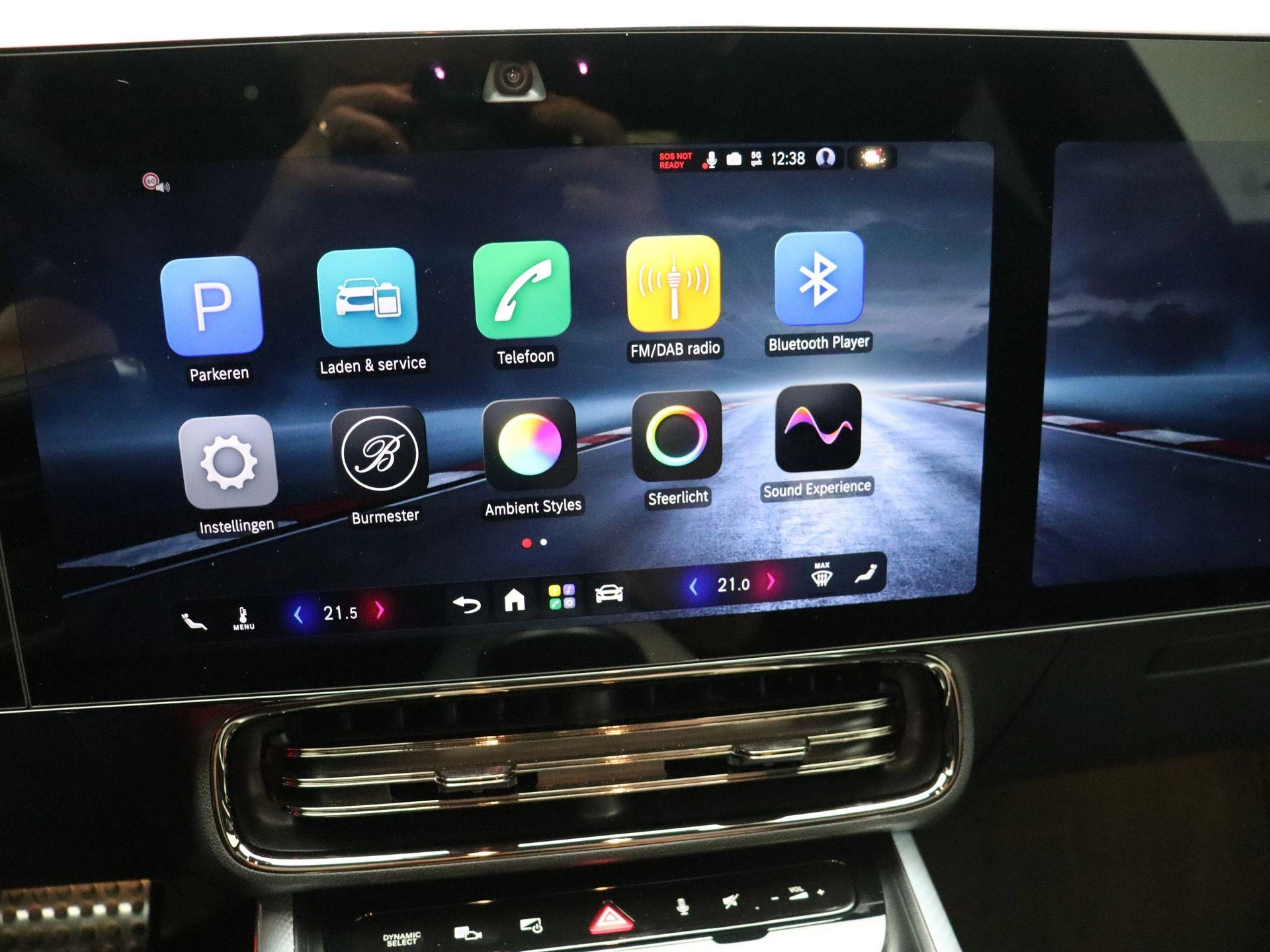 Mercedes-Benz-CLA-image-17