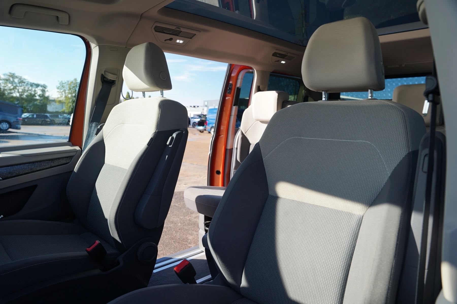 Volkswagen-Multivan-image-25