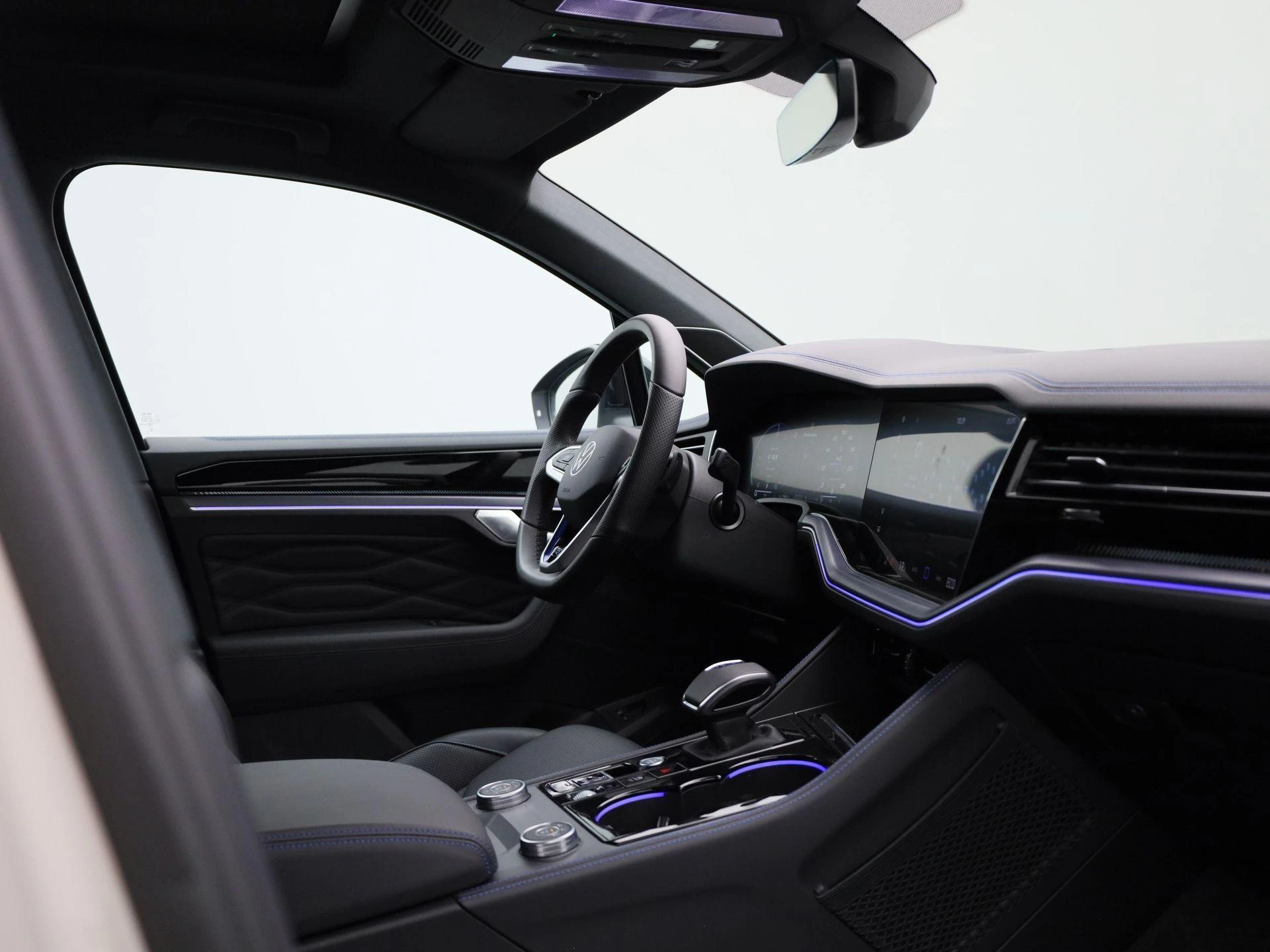 Volkswagen-Touareg-image-43