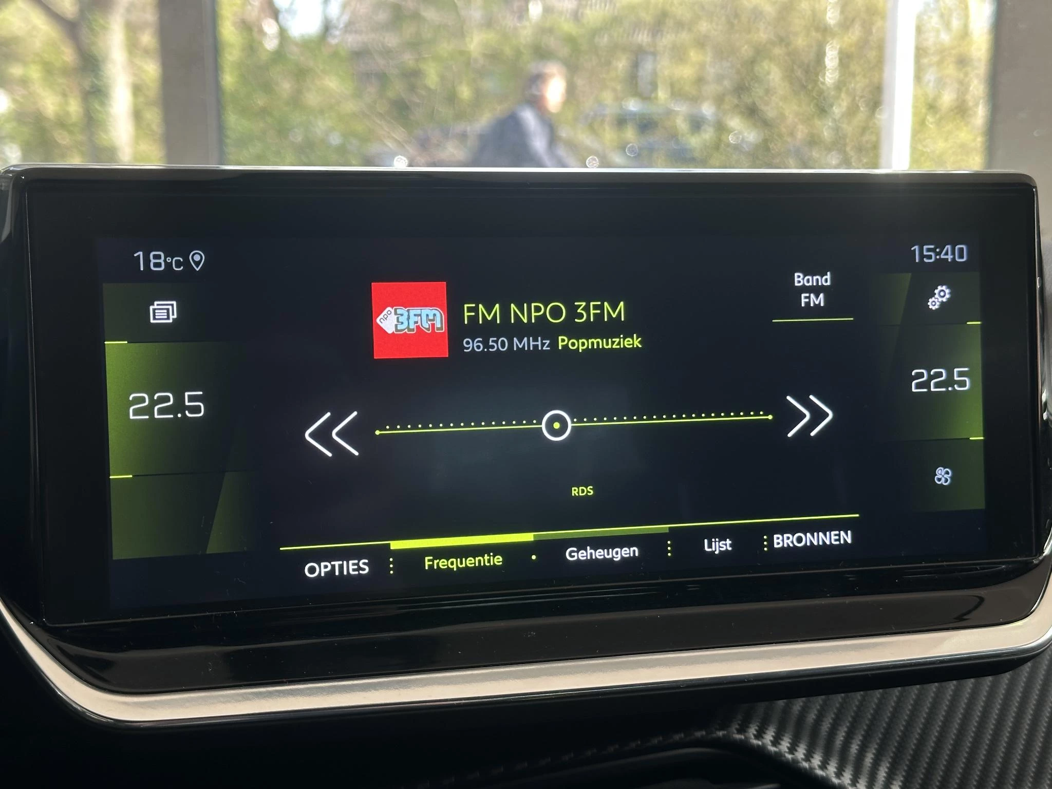 Peugeot-208-image-18