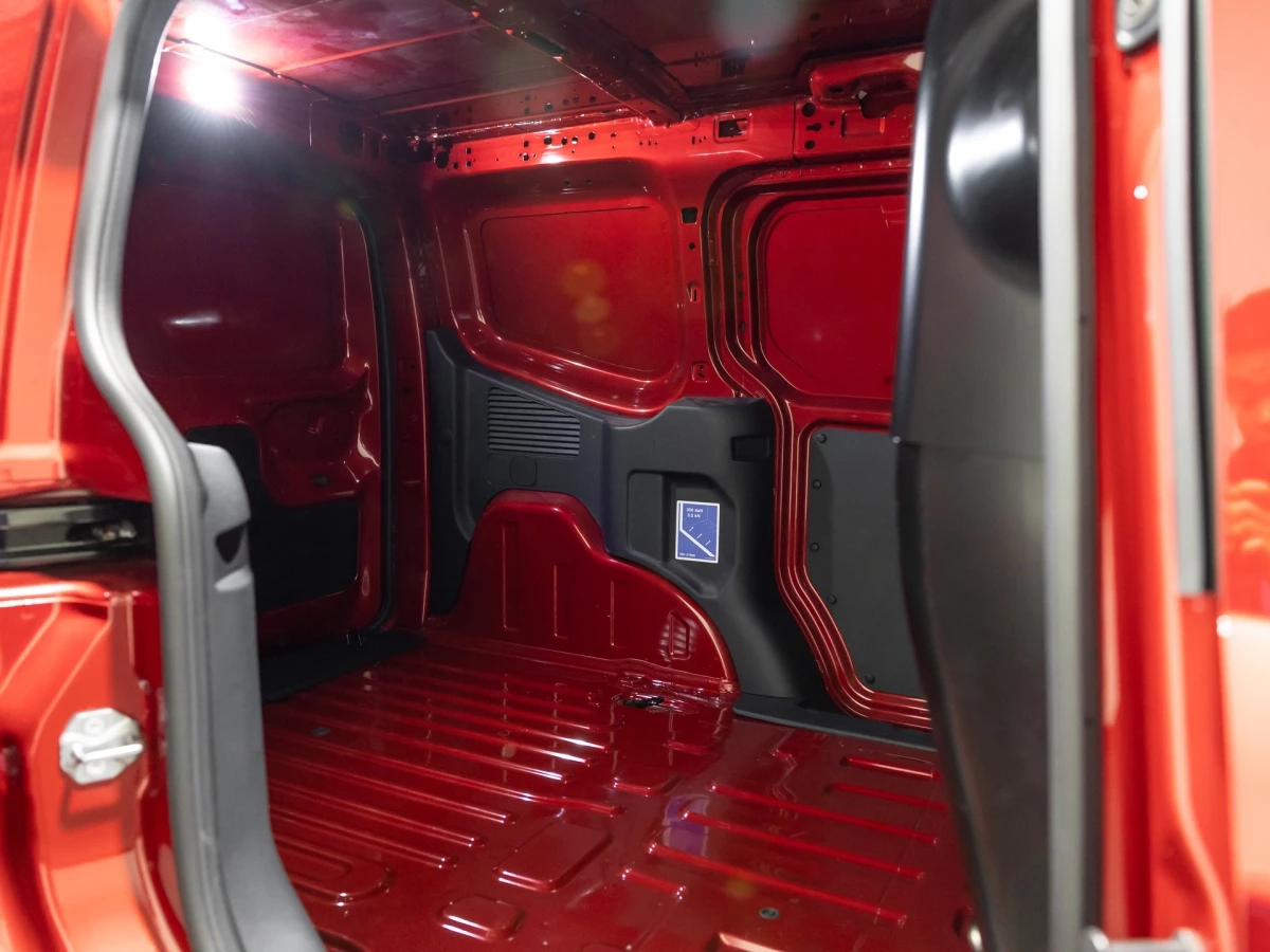 Ford-Transit Courier-image-5