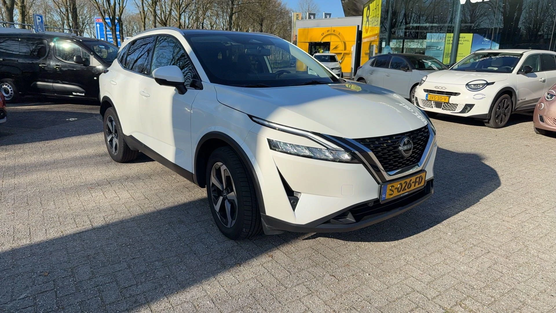 Nissan-QASHQAI-image-4