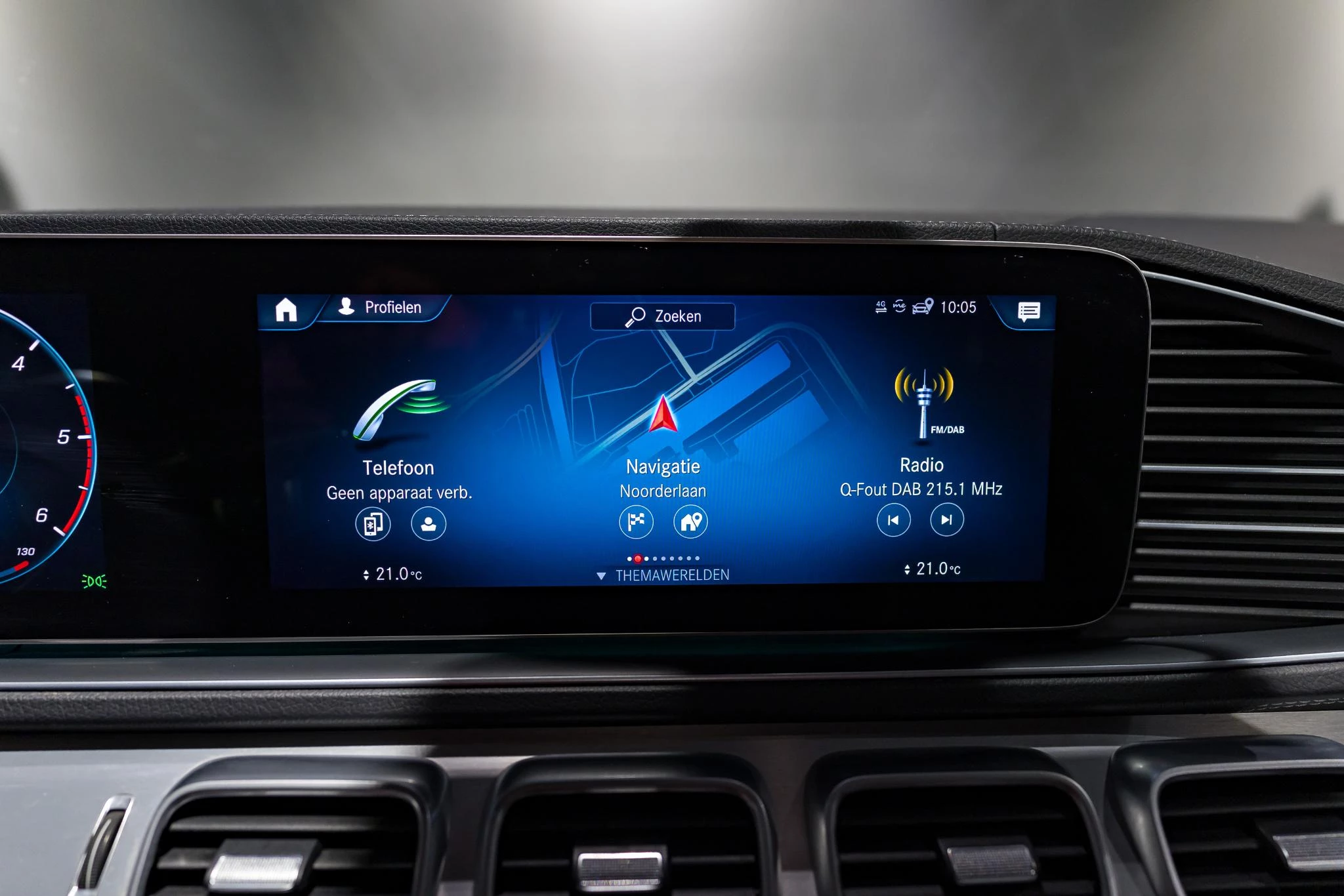 Mercedes-Benz-GLS-image-40