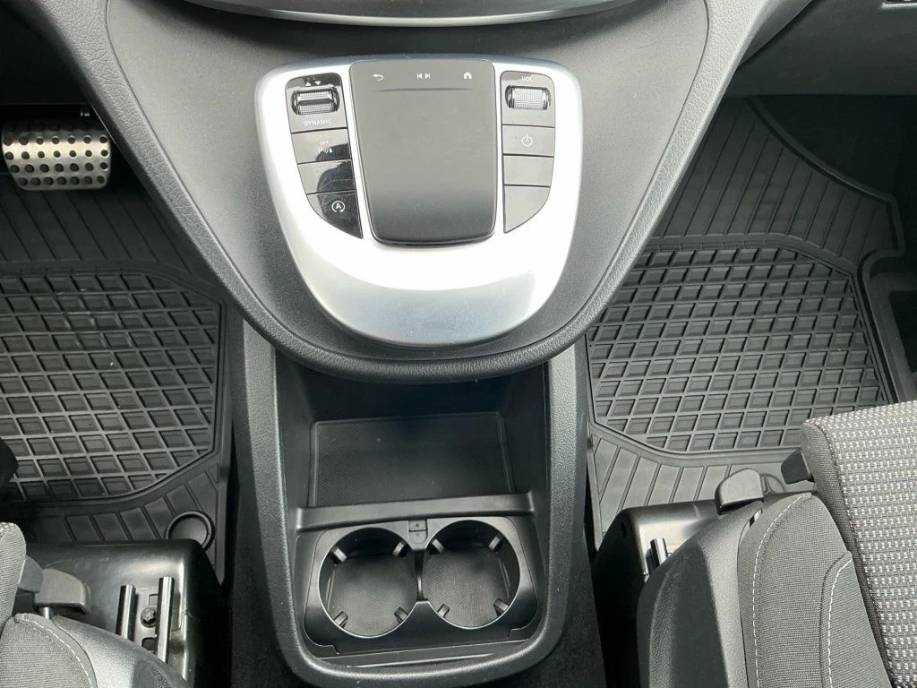 Mercedes-Benz-V-Klasse 300-image-14