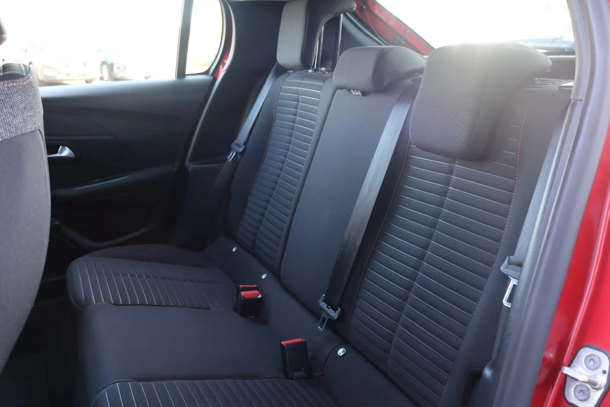 Peugeot-208-image-19