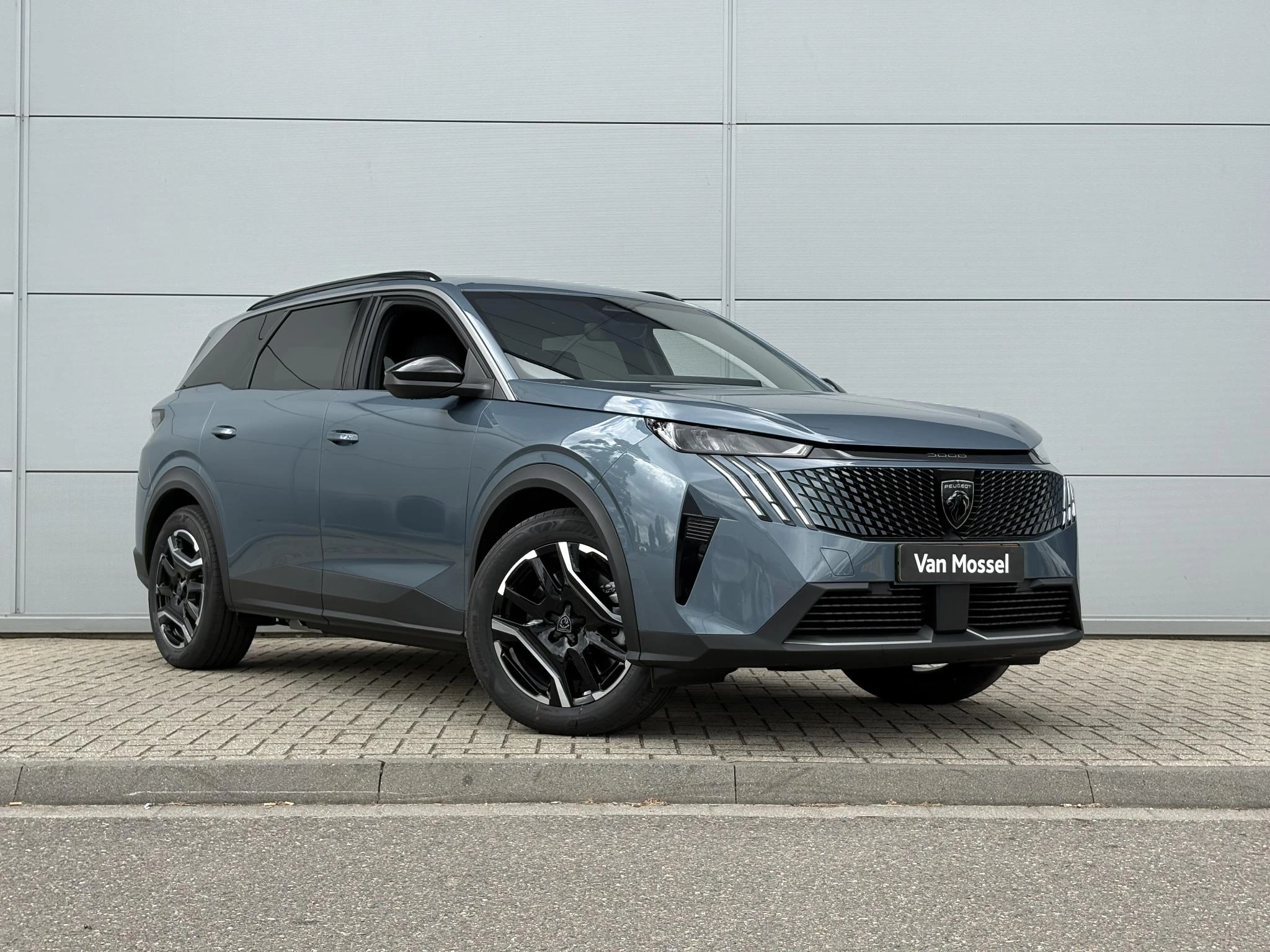 Peugeot-e-5008-image-7