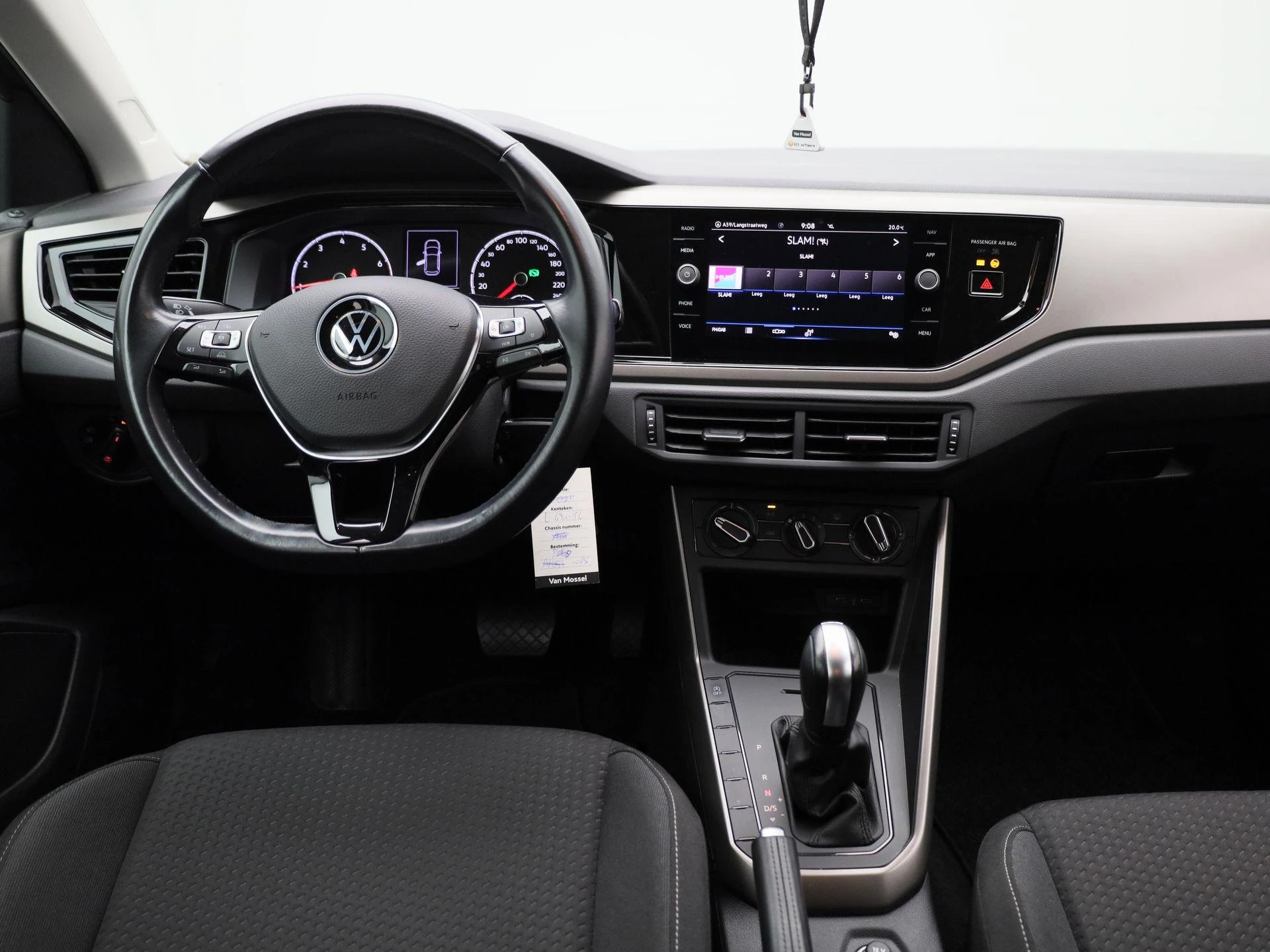 Volkswagen-Polo-image-6