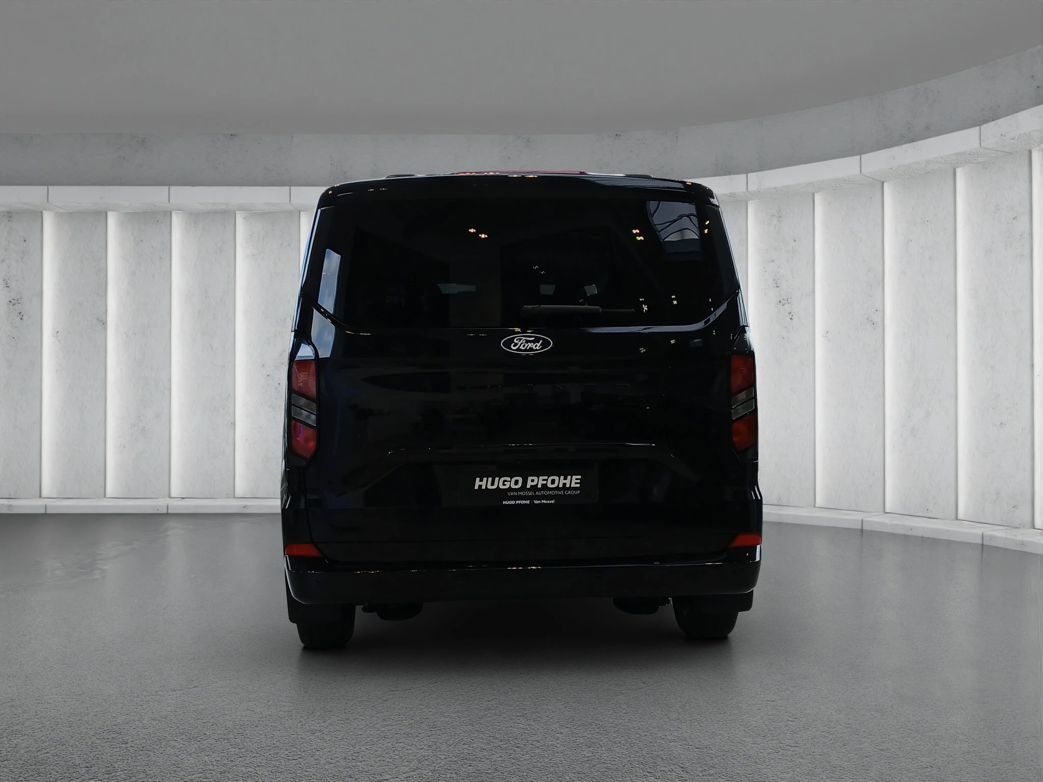 Ford Tourneo Custom Titanium 2.0 EcoBlue 125kW 320 L1 Auto FWD Van. 4-türig