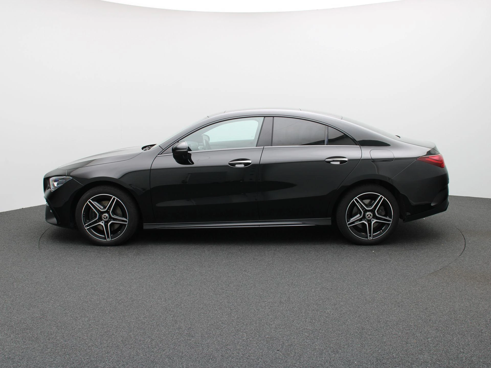 Mercedes-Benz-CLA-image-3