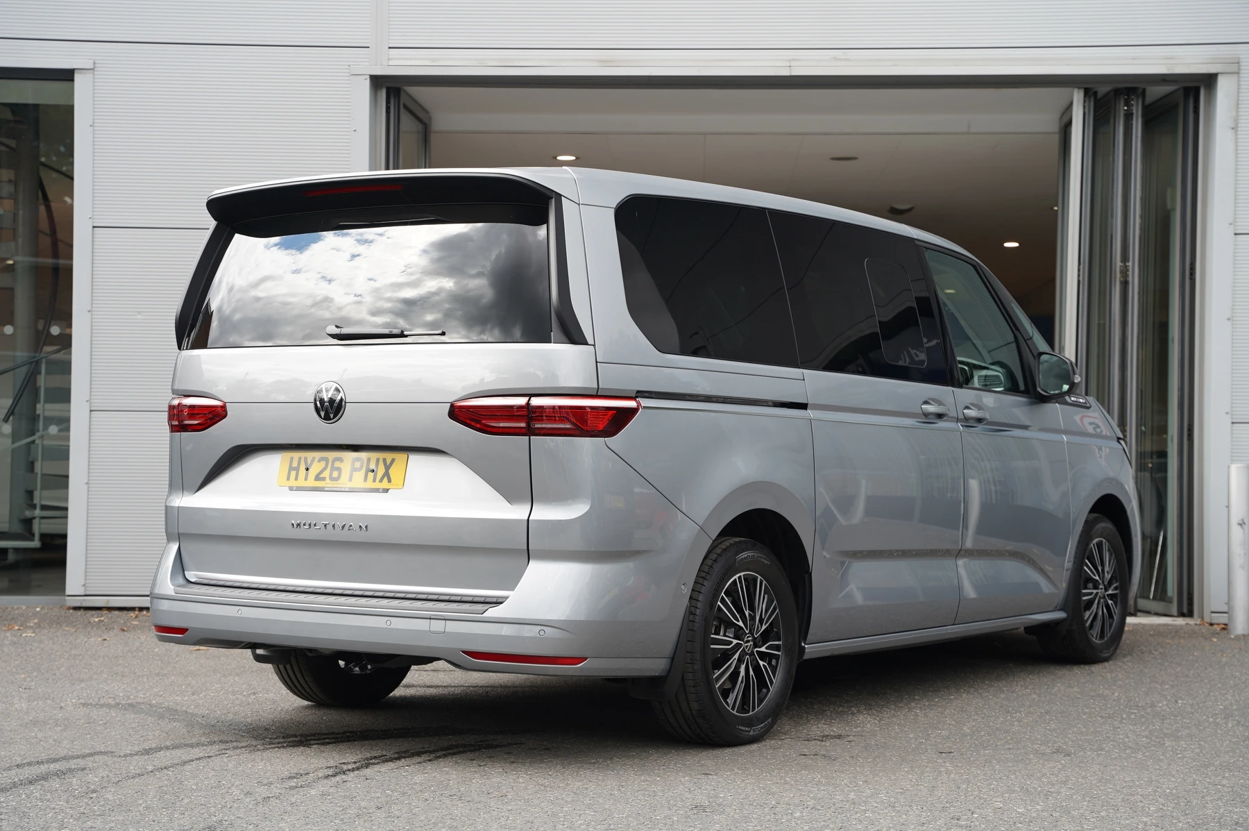 Volkswagen-Multivan-image-13