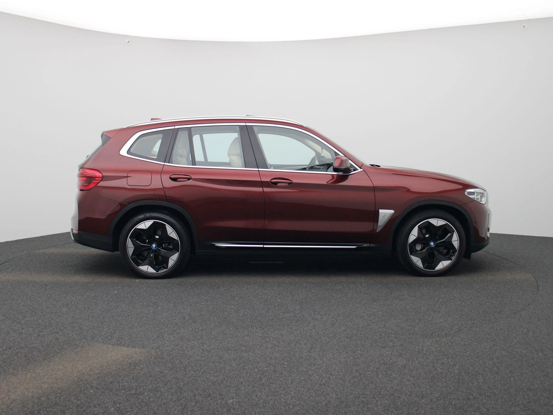 BMW-iX3-image-5
