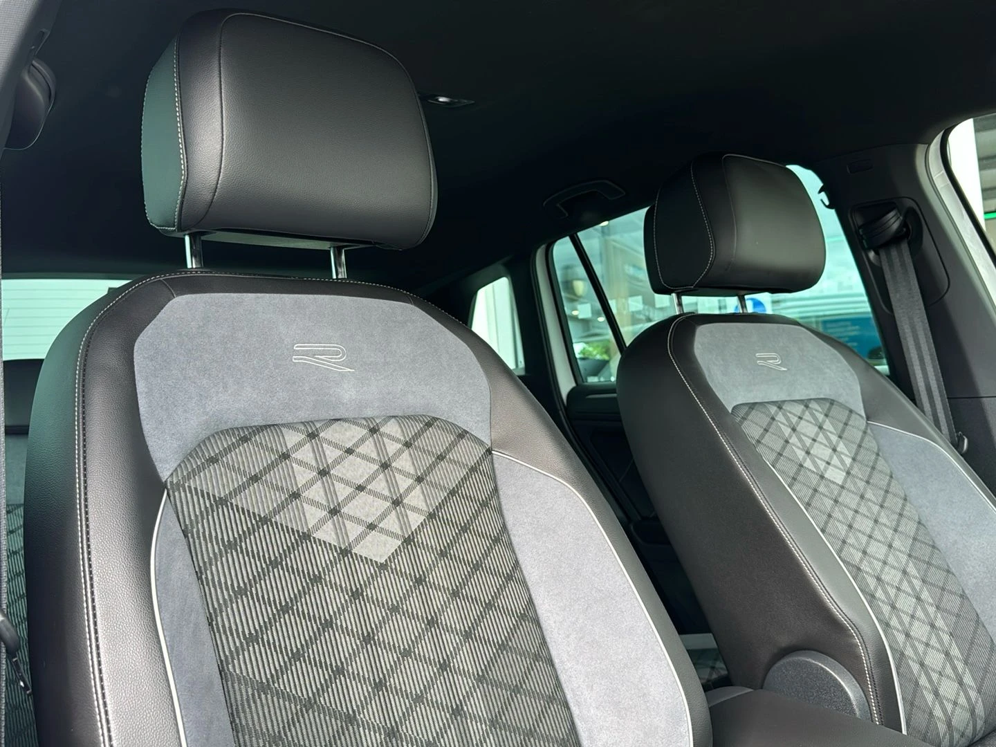 Volkswagen-Tiguan-image-16