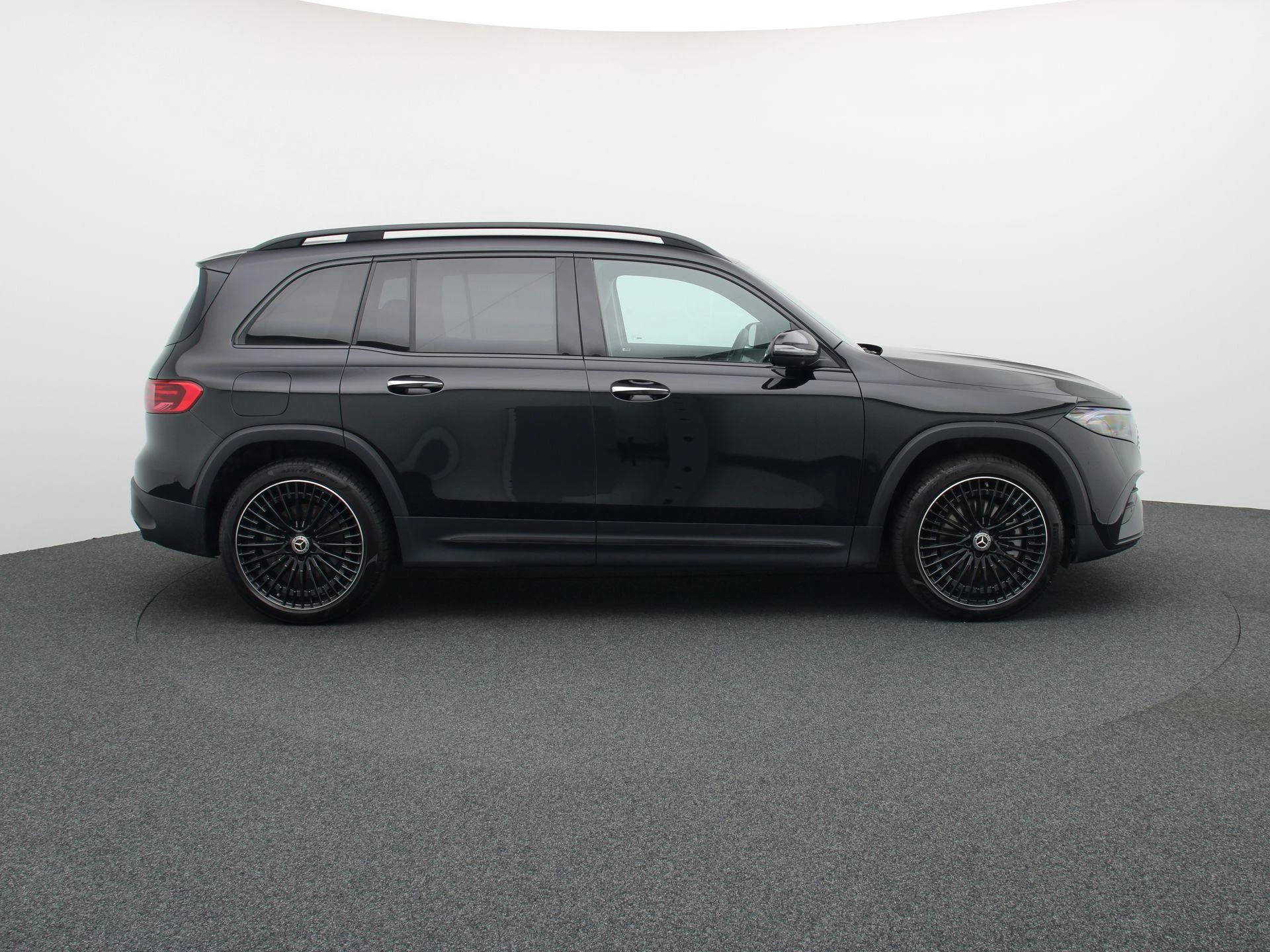 Mercedes-Benz EQB 350 4MATIC AMG Line + LEDER + PANO + BURMESTER + TREKHAAK + HEAD UP +