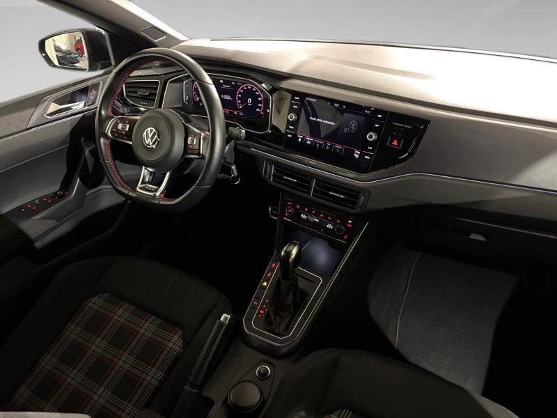 Volkswagen-Polo-image-4