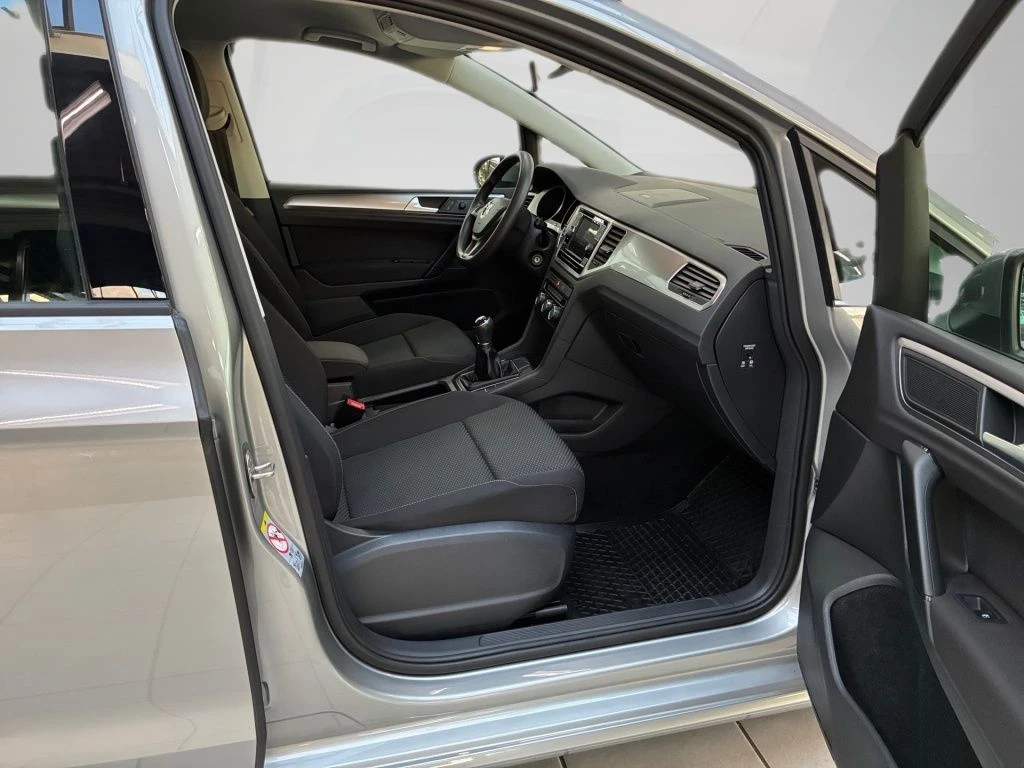 Volkswagen-Golf Sportsvan-image-14