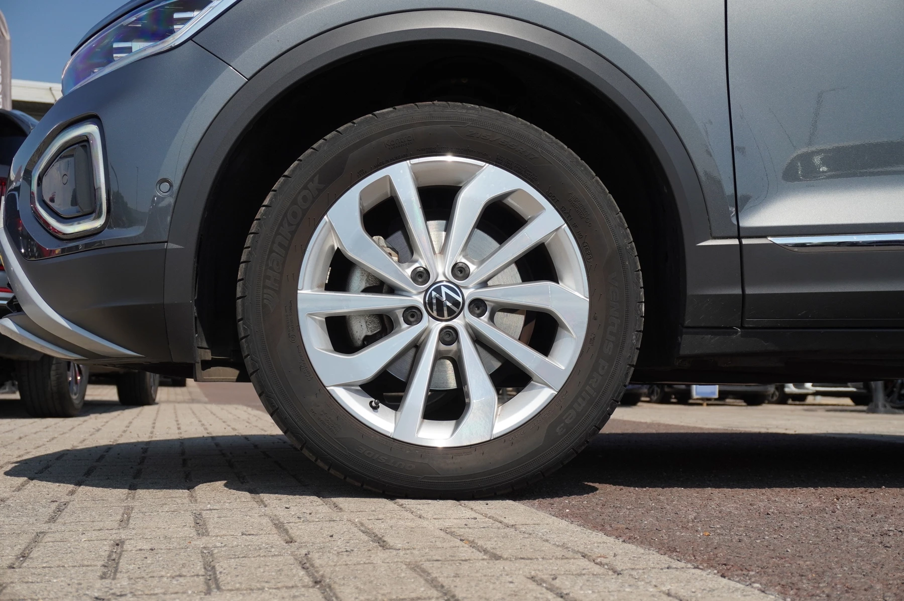 Volkswagen-T-Roc-image-4