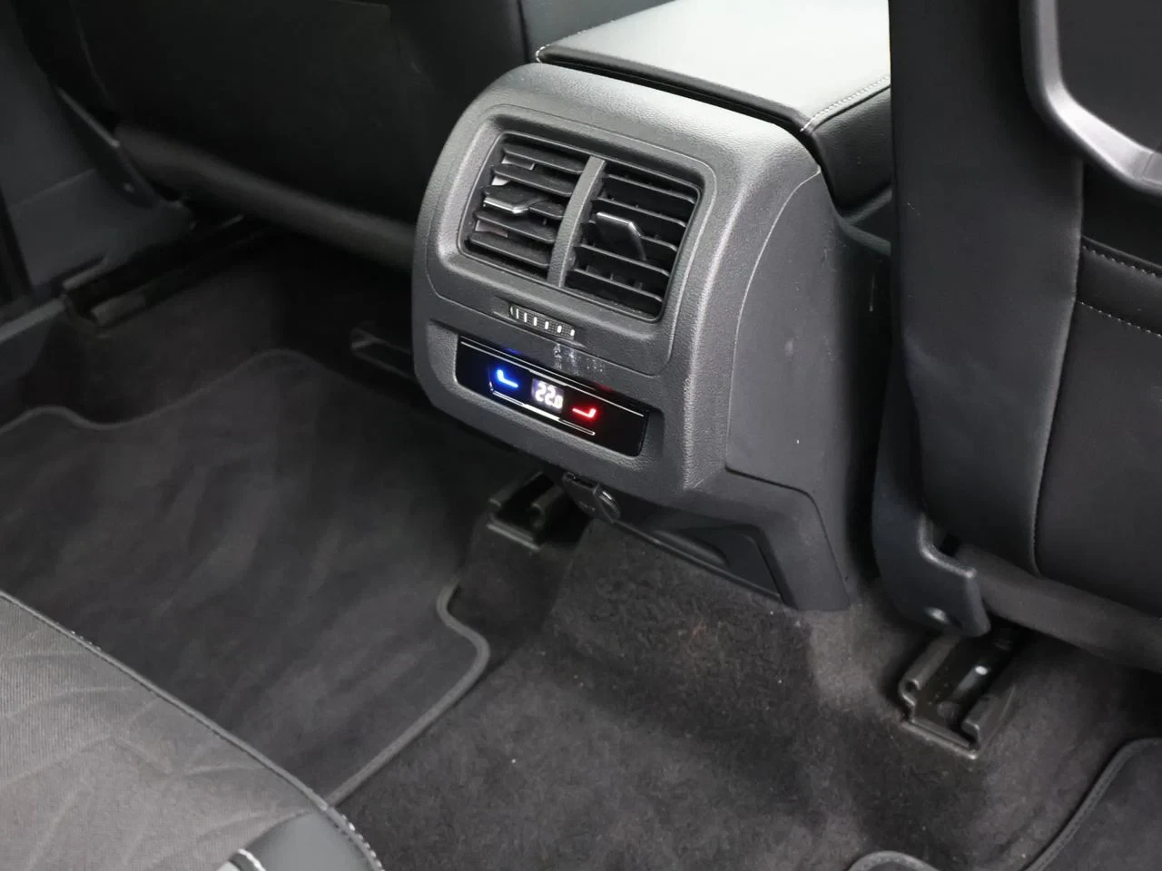 Volkswagen-Touran-image-31