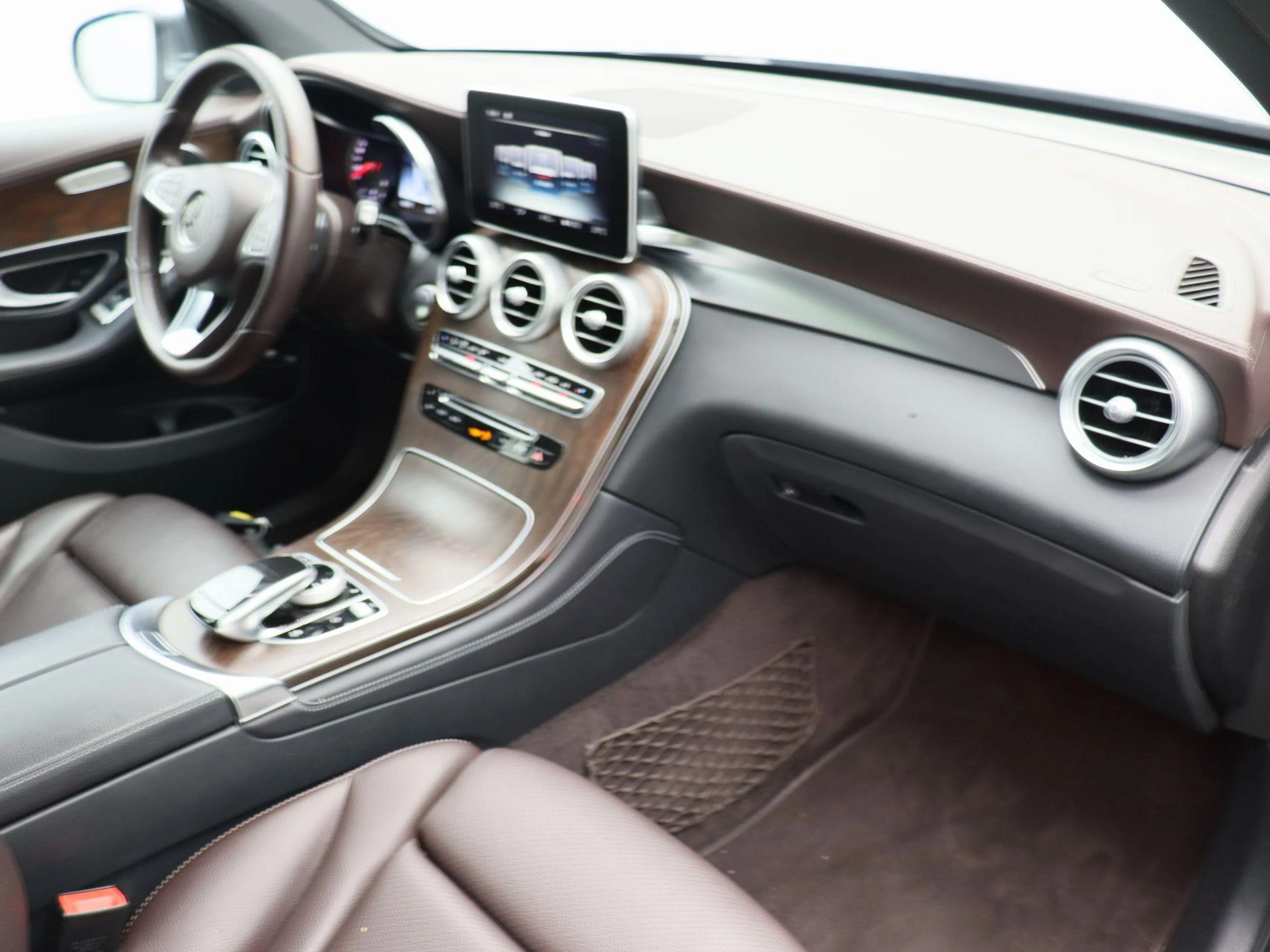 Mercedes-Benz GLC 250 4MATIC + LED + LEDER + CAMERA + TREKHAAK +