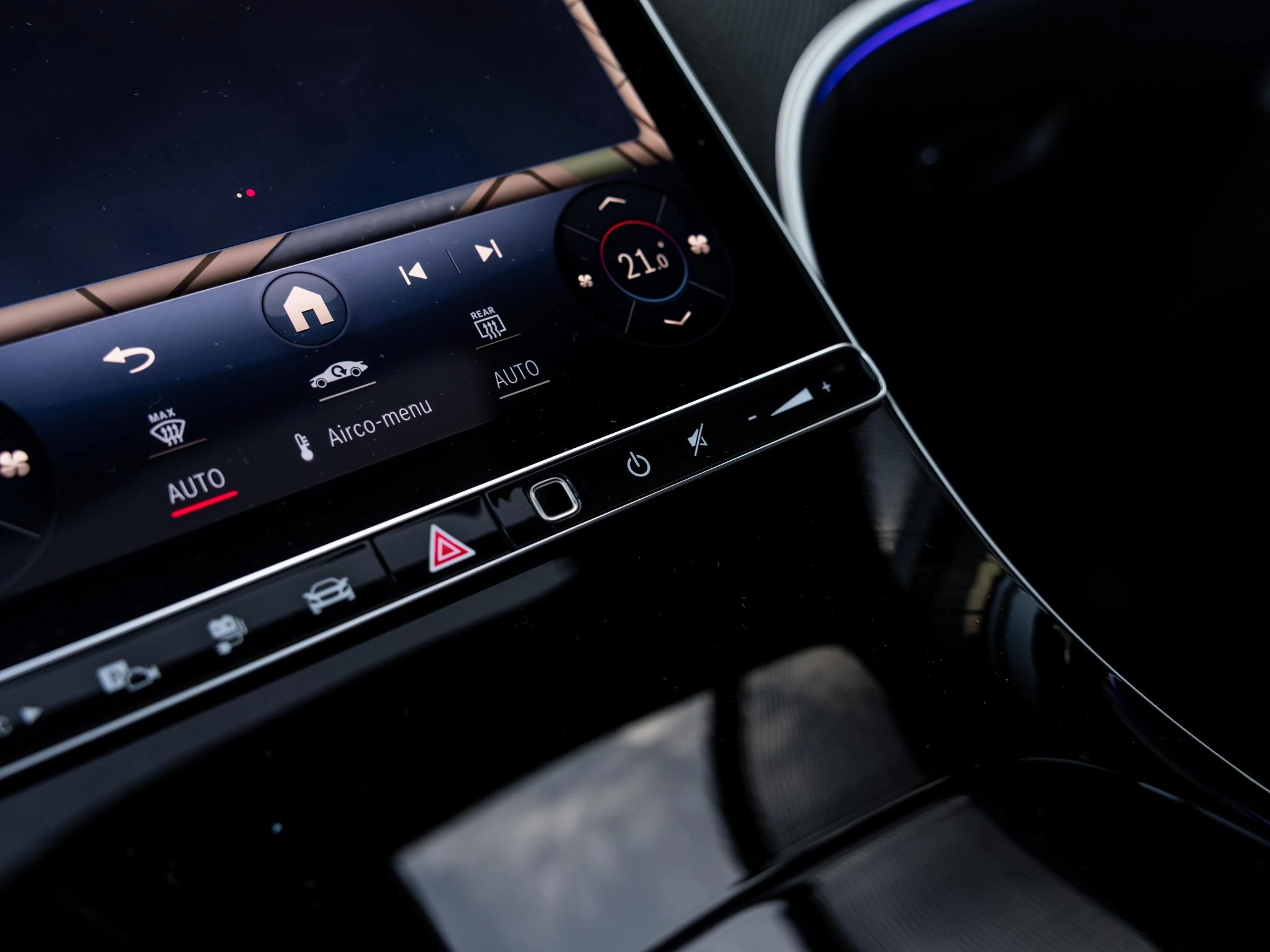 Mercedes-Benz-GLC-image-23