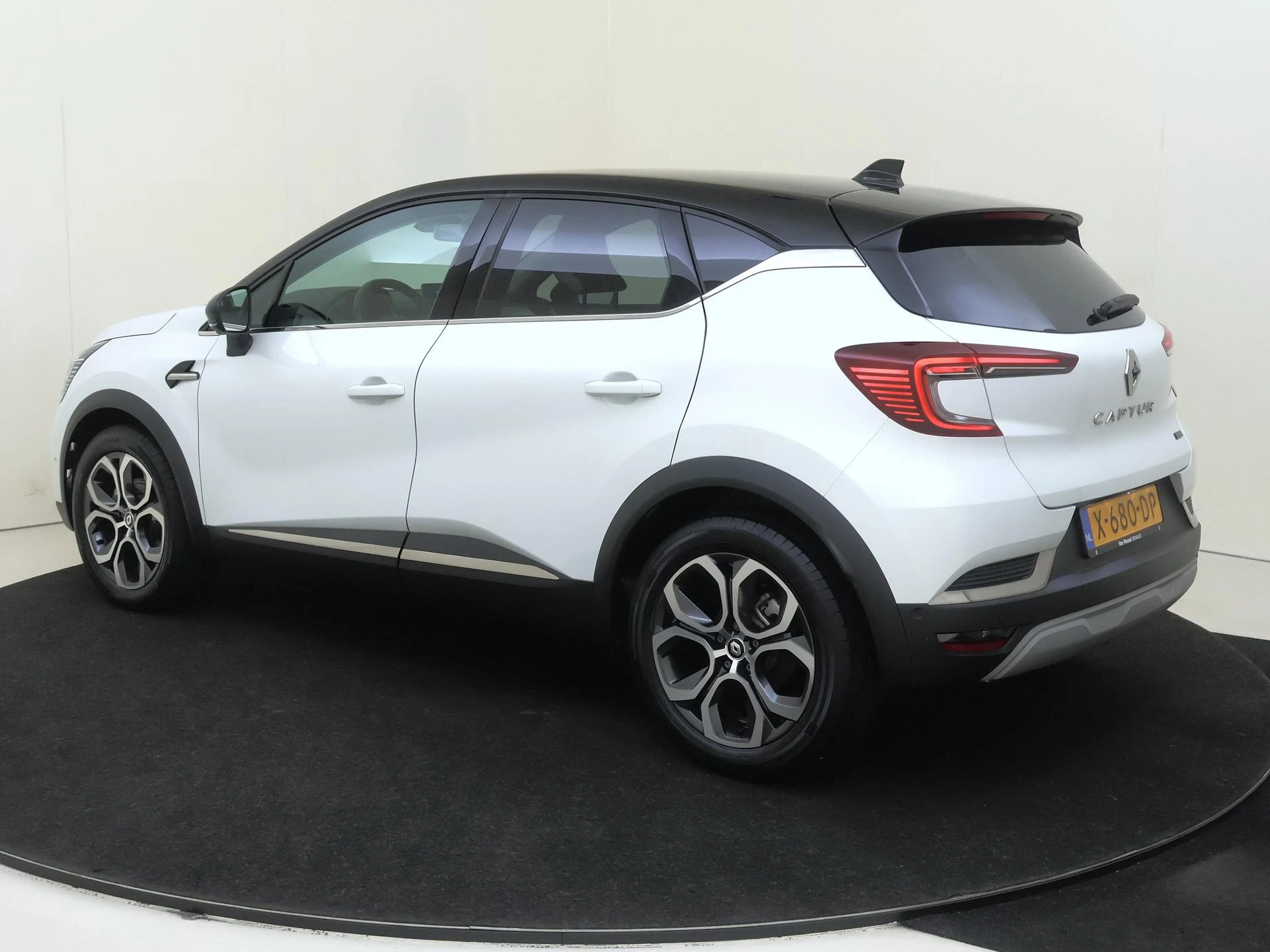 Renault-Captur-image-2