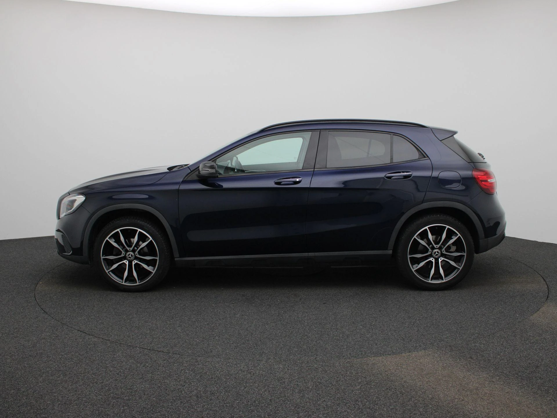 Mercedes-Benz-GLA-image-3