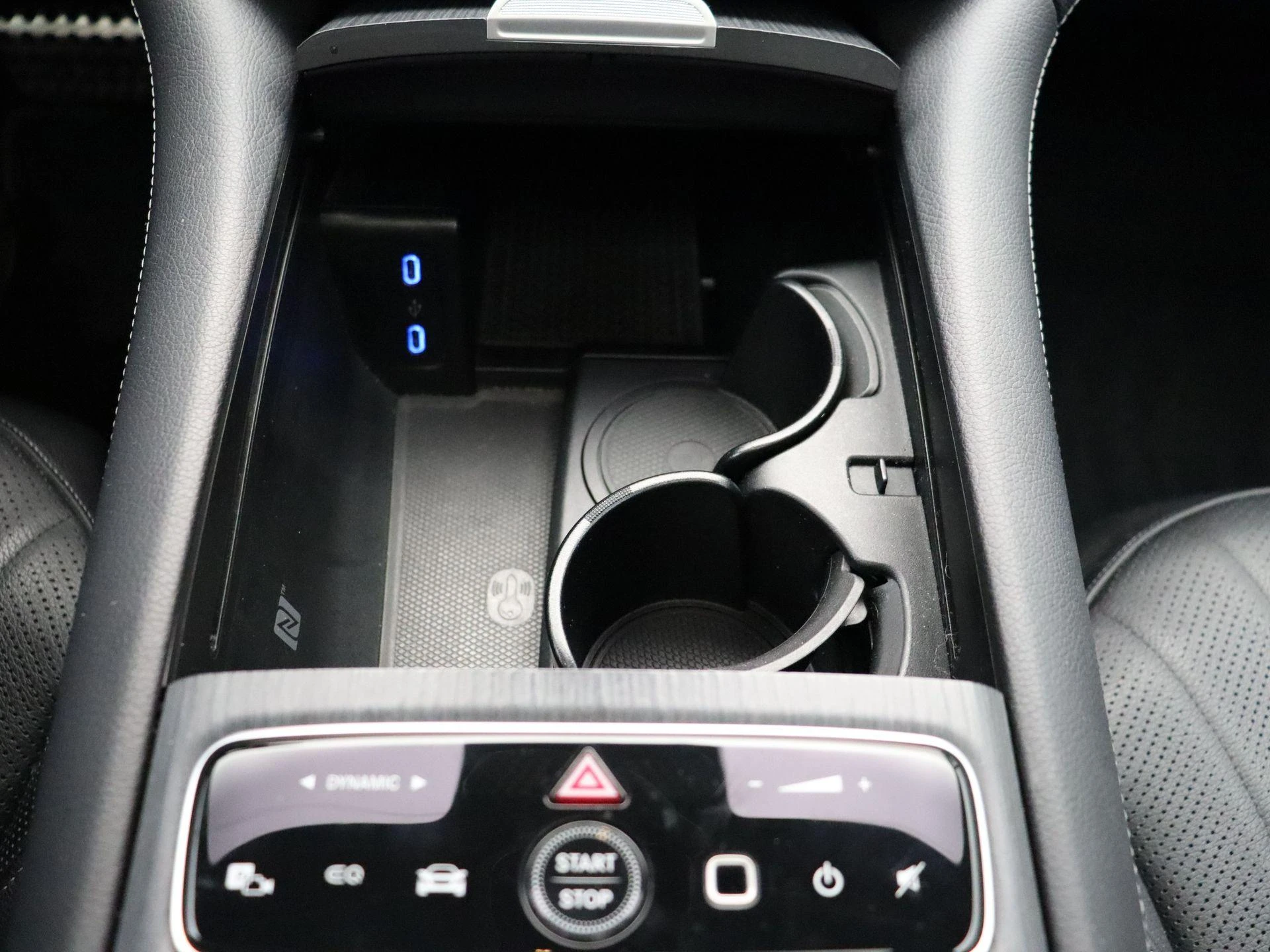 Mercedes-Benz-EQS-image-24