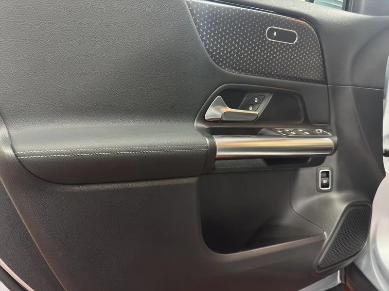Mercedes-Benz-GLA-image-19