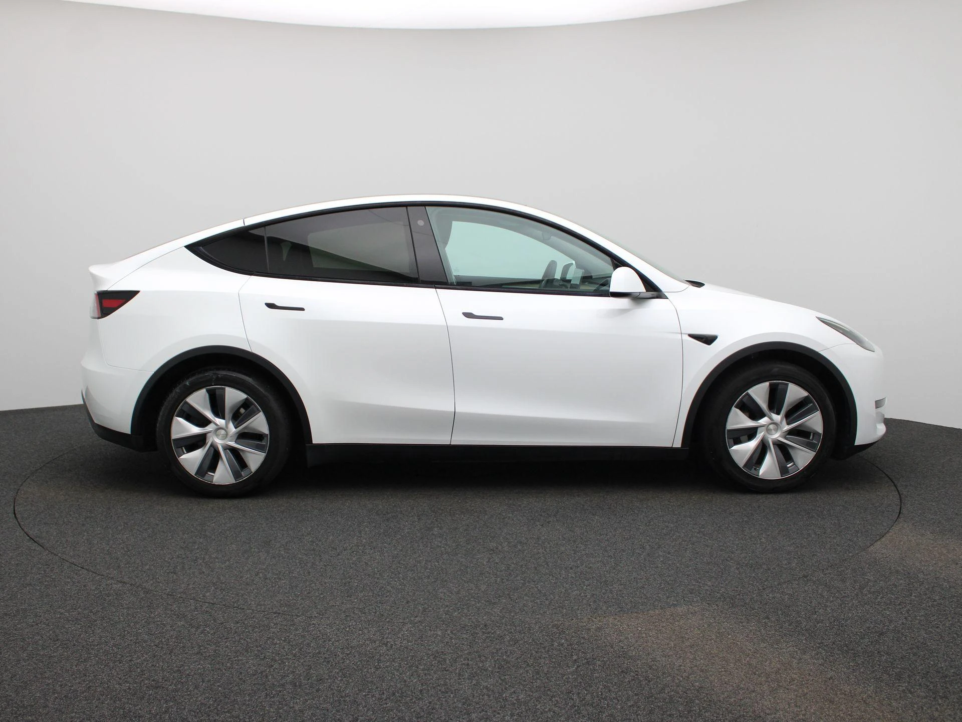 Tesla-Model Y-image-5