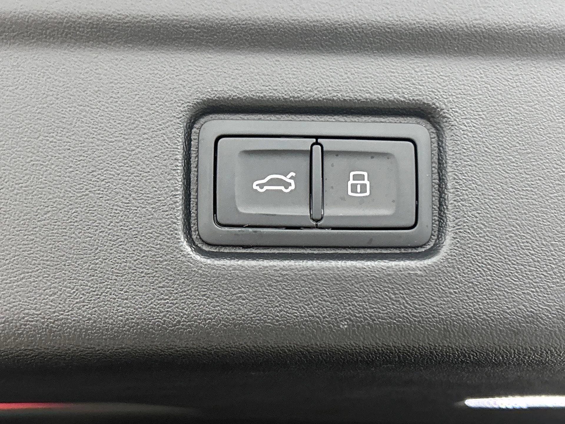 Audi-A6 Avant e-tron-image-17