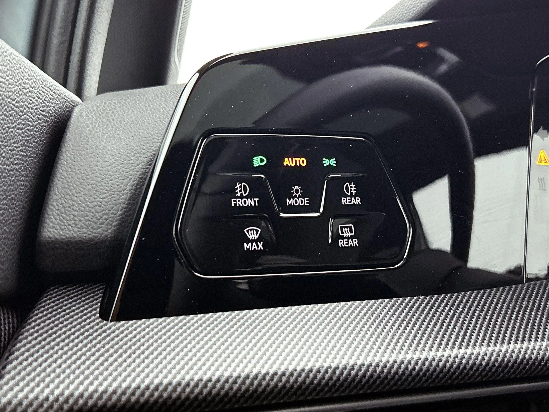 Volkswagen-Golf-image-22