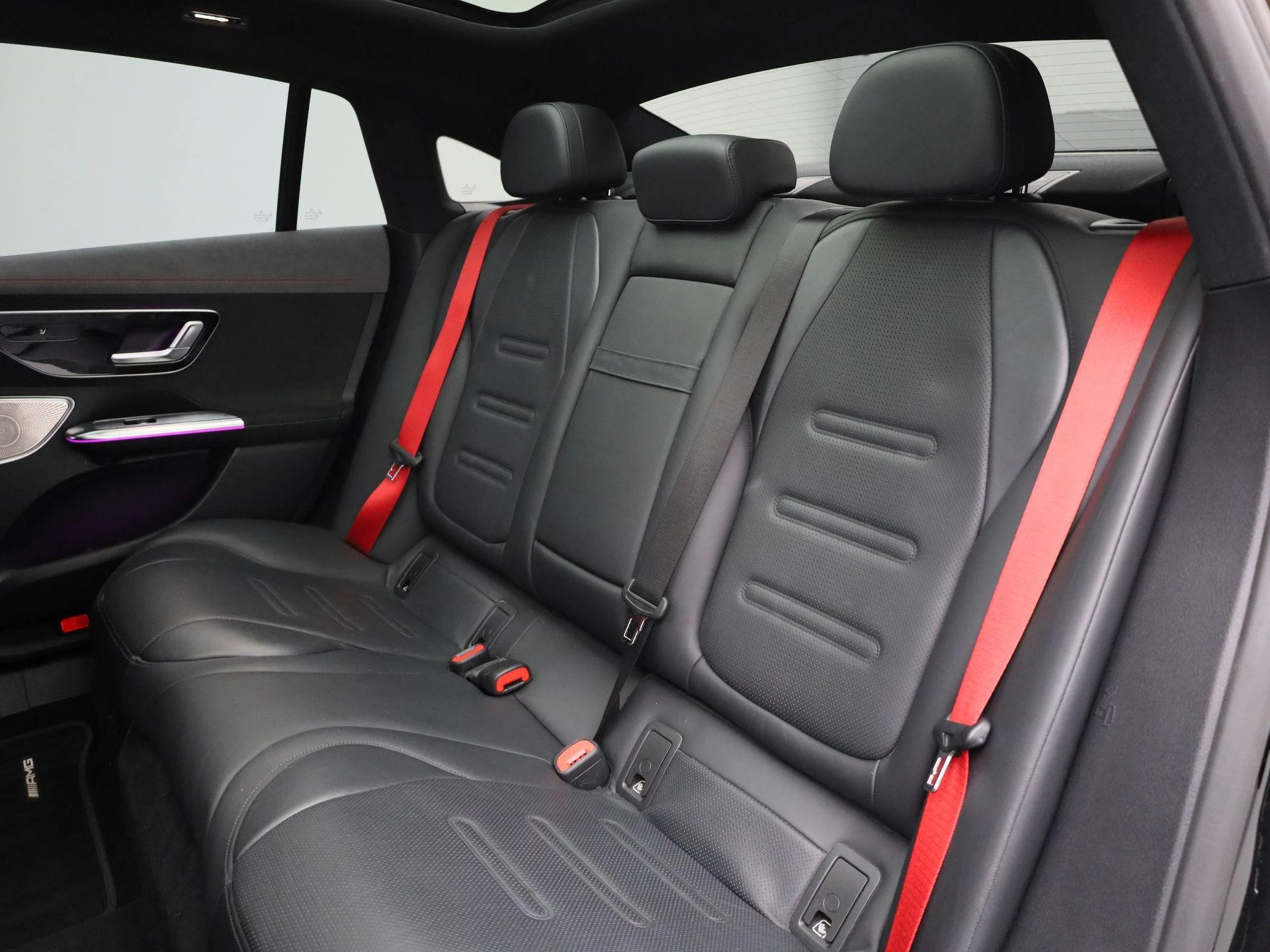 Mercedes-Benz-EQE-image-11
