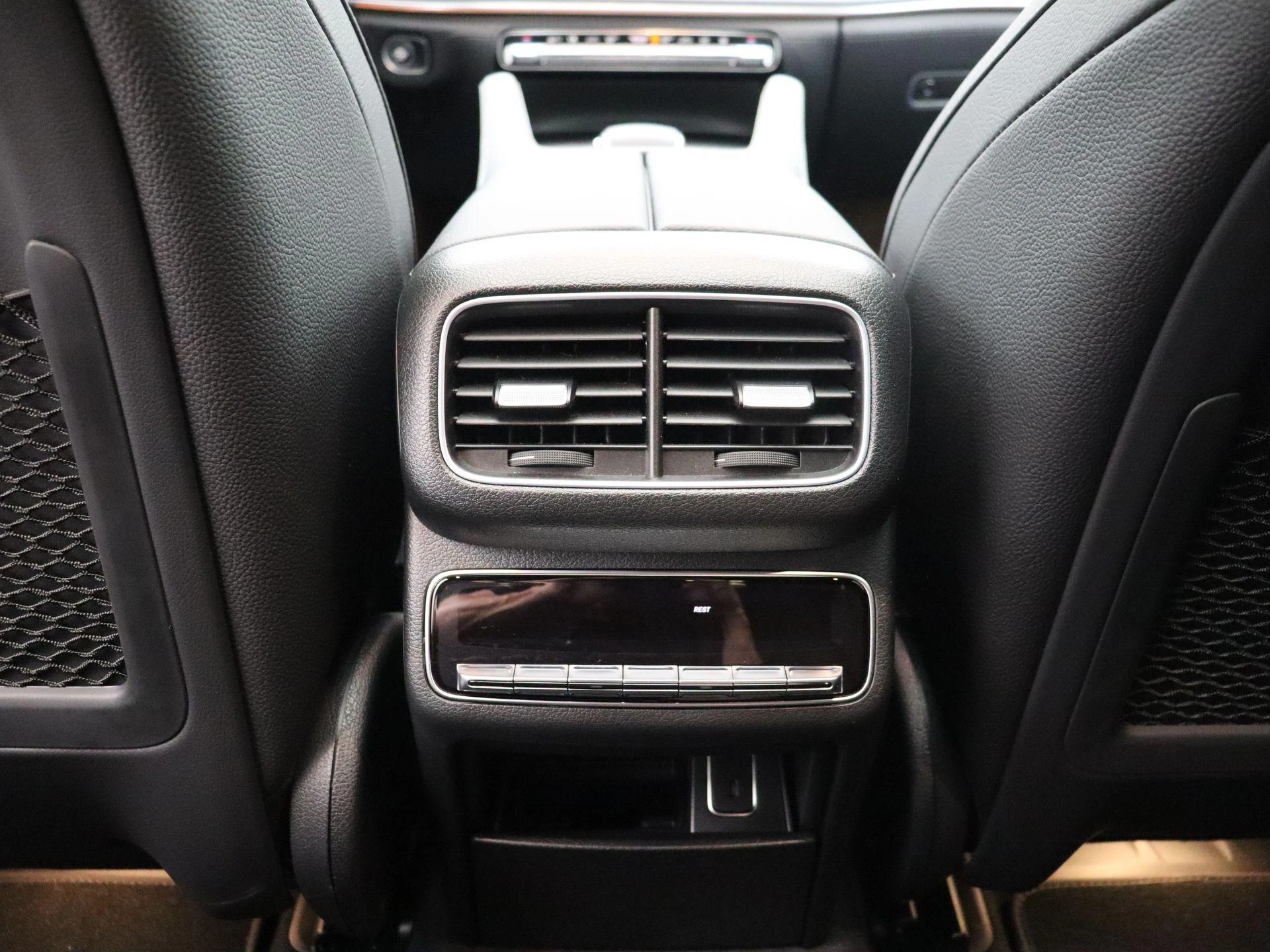 Mercedes-Benz-GLE-image-22