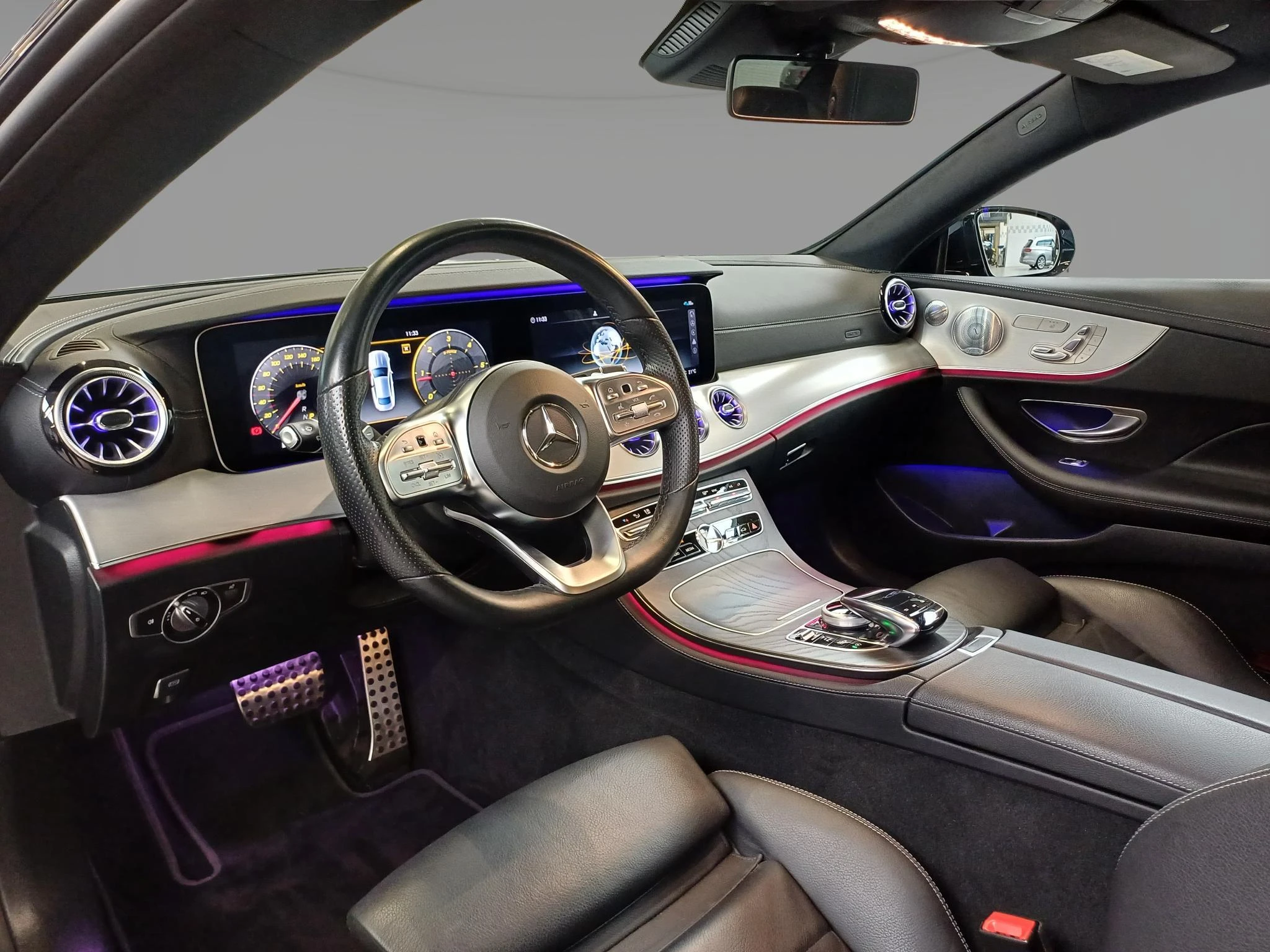 Mercedes-Benz-E-Klasse-image-8