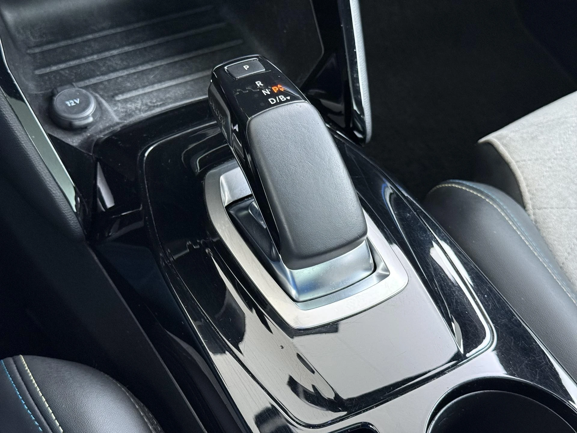 Peugeot-e-2008-image-13