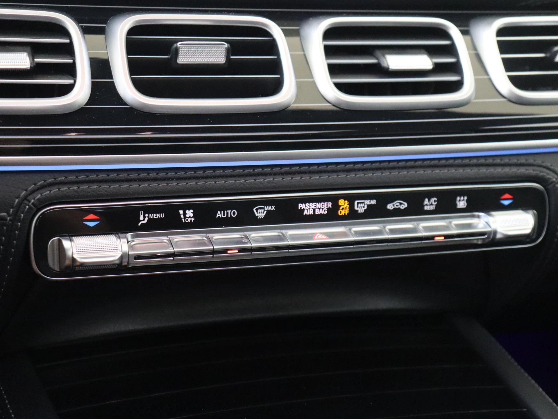 Mercedes-Benz-GLE-image-19