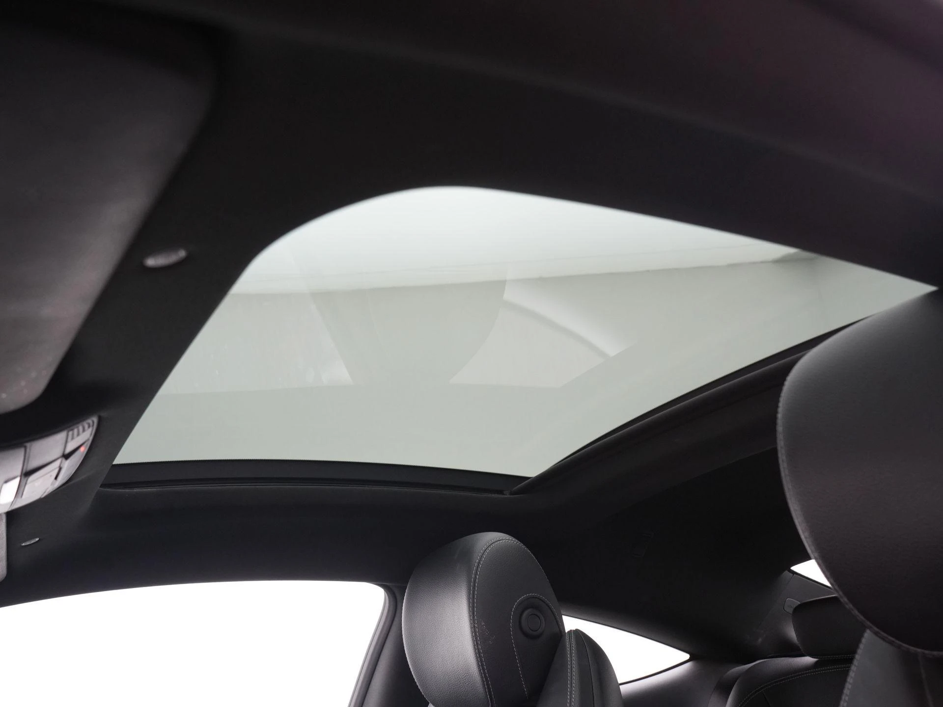 Mercedes-Benz-C-Klasse-image-35