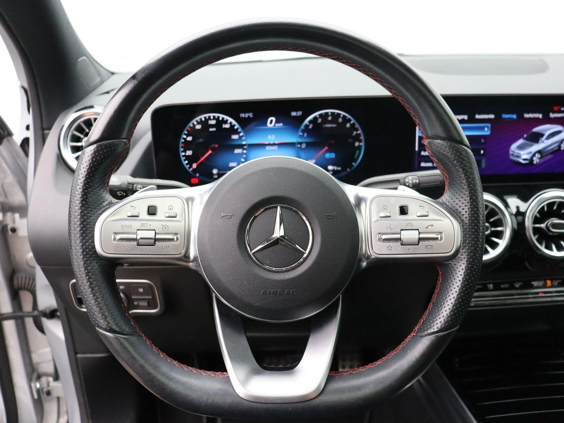 Mercedes-Benz GLA 250e Amg Line + MULTIBEAM + PANO DAK + CARPLAY + TREKHAAK +
