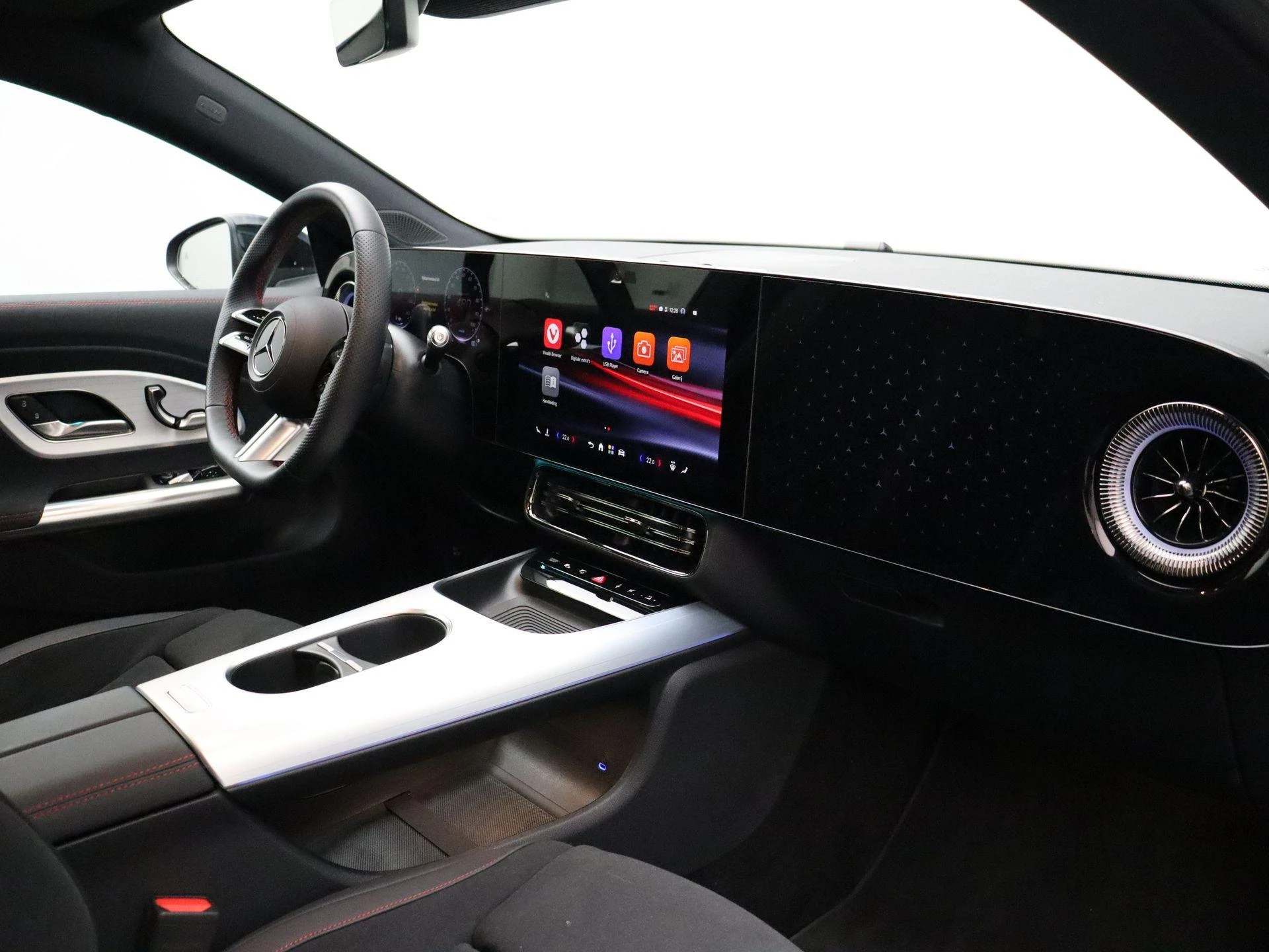 Mercedes-Benz-CLA-image-27