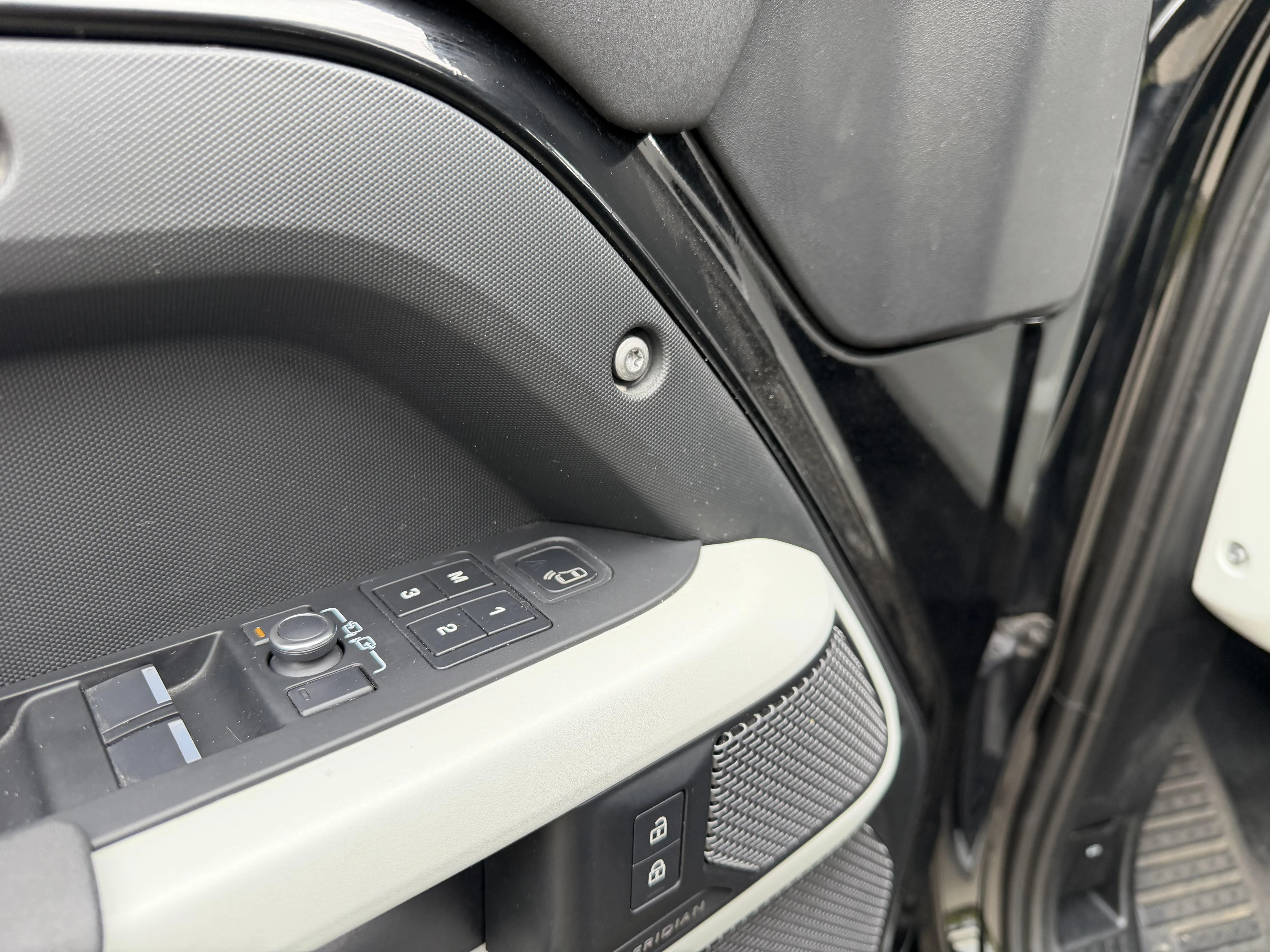 Land Rover-Defender-image-24
