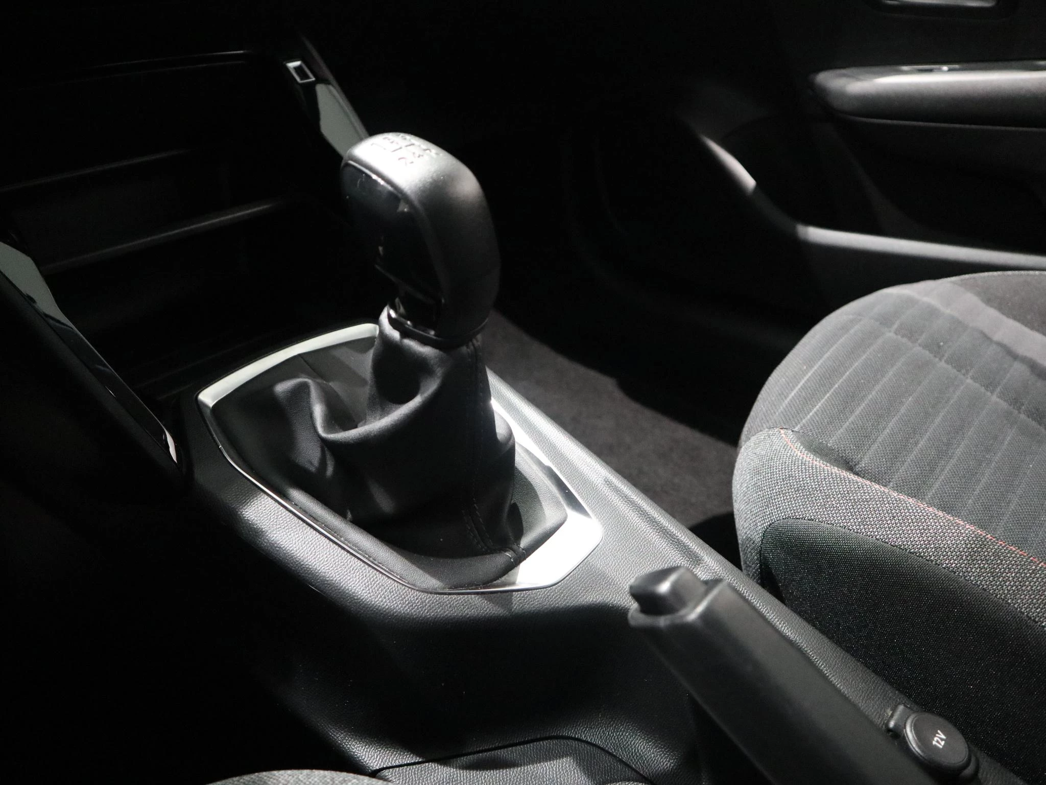 Peugeot-208-image-18