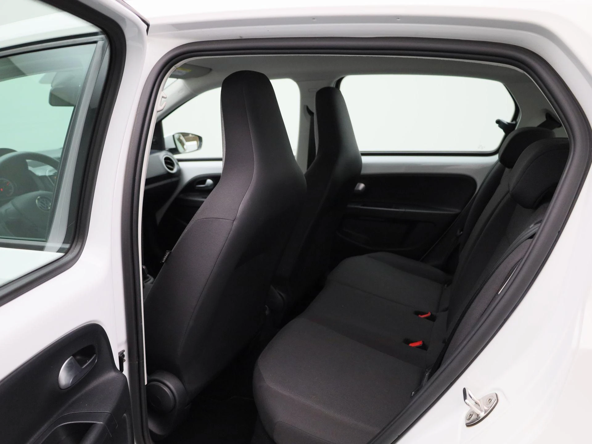 Volkswagen-up!-image-9