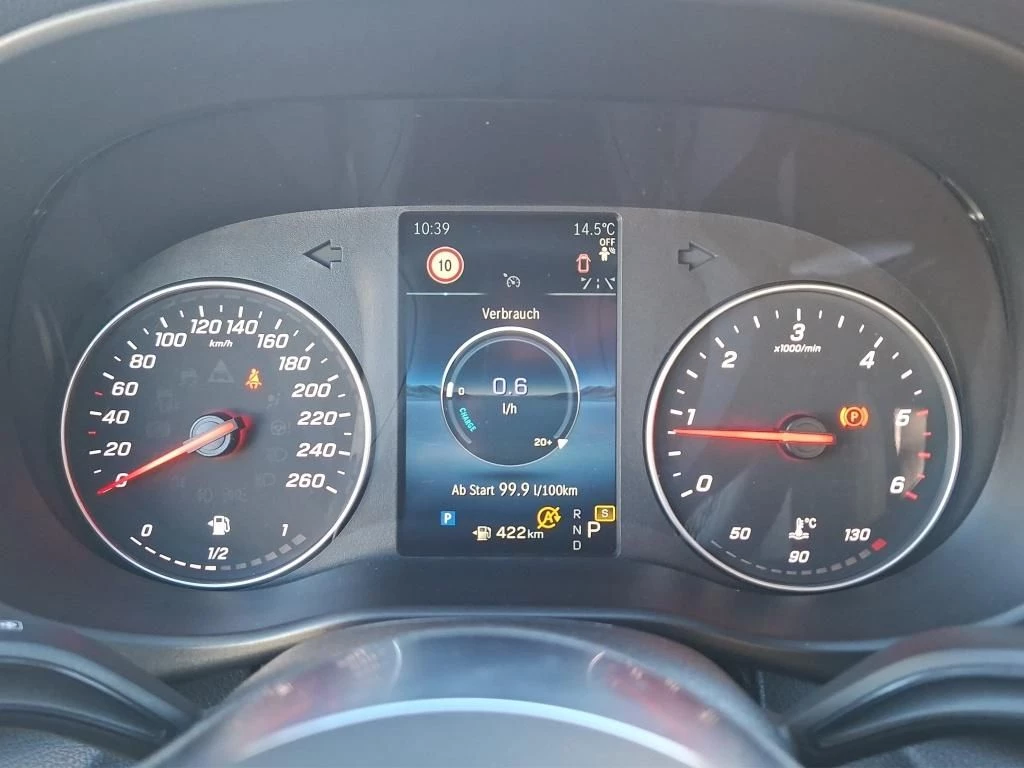 Mercedes-Benz-Vito-image-12