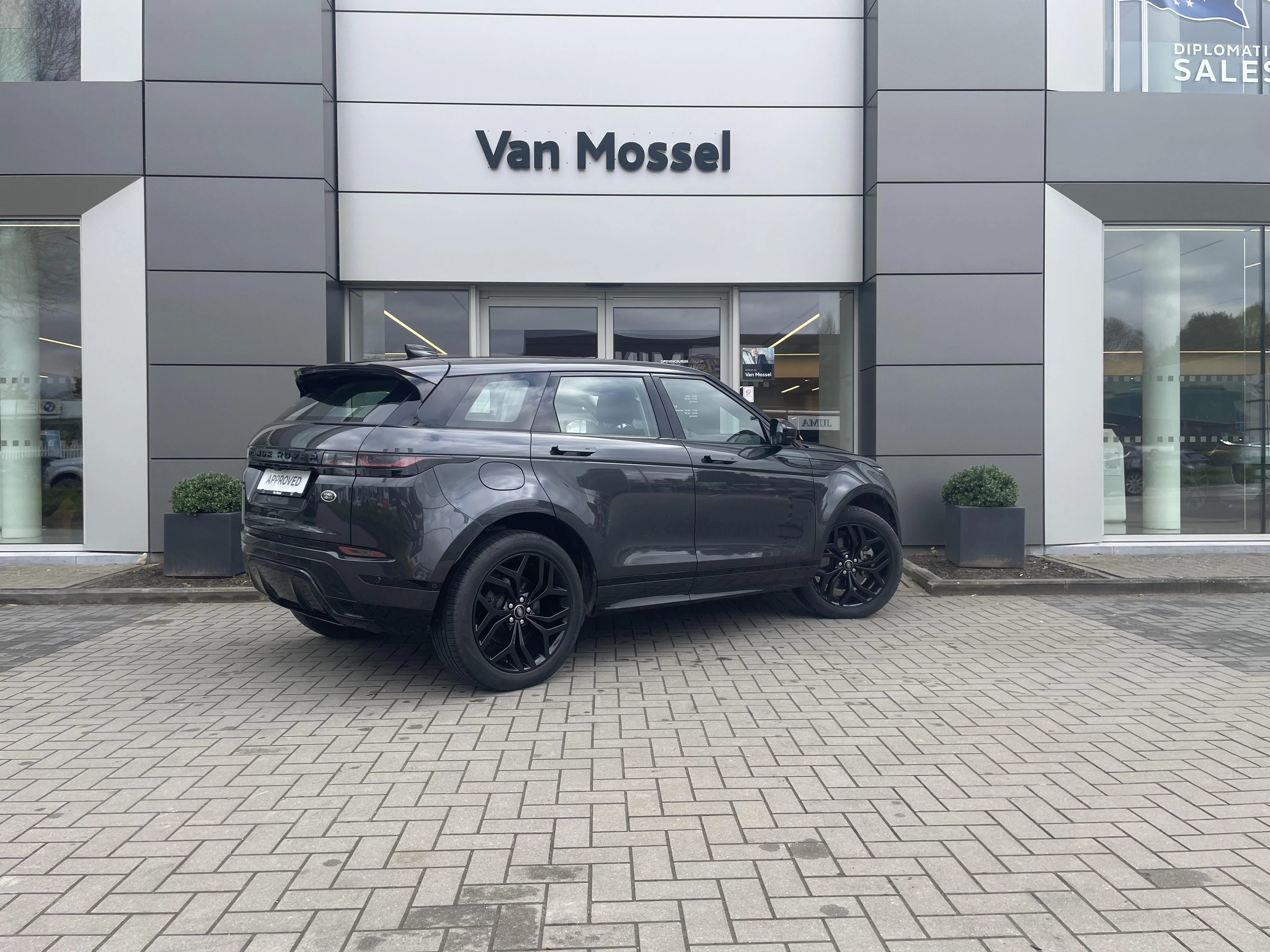 Land Rover Range Rover Evoque P300e R-Dynamic HSE