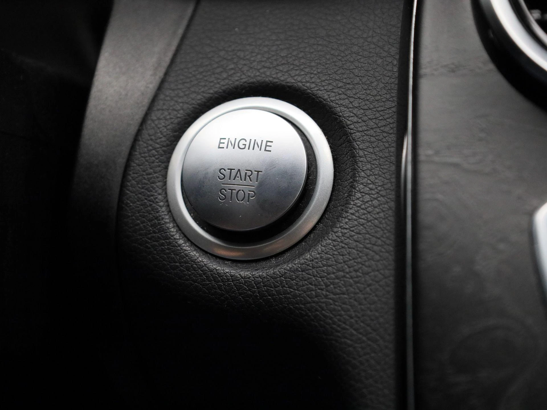 Mercedes-Benz-C-Klasse-image-23