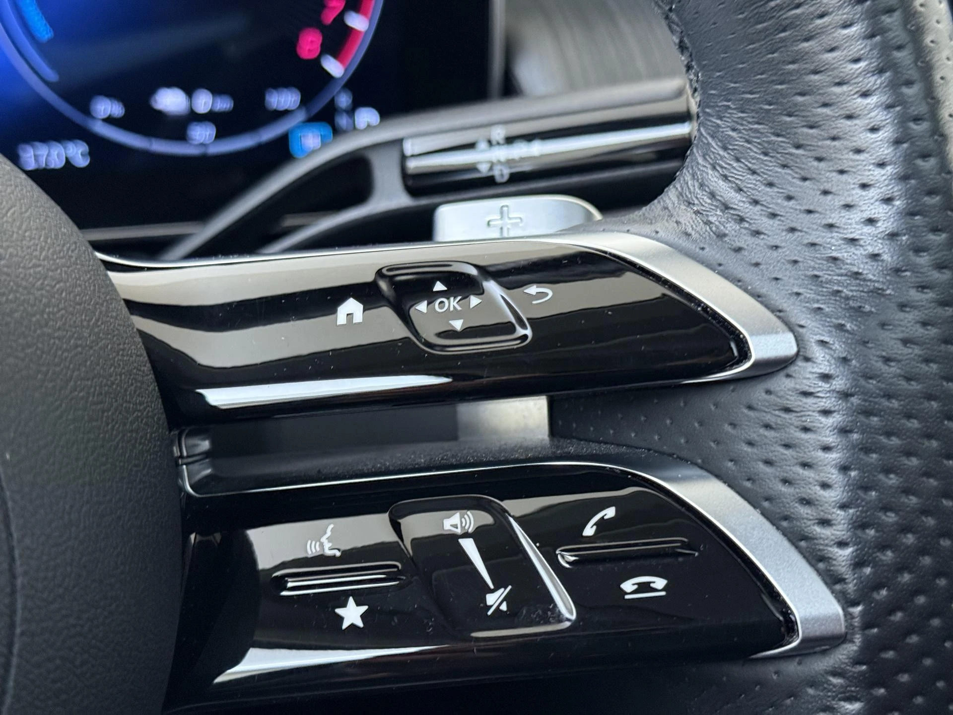 Mercedes-Benz-GLC-image-12