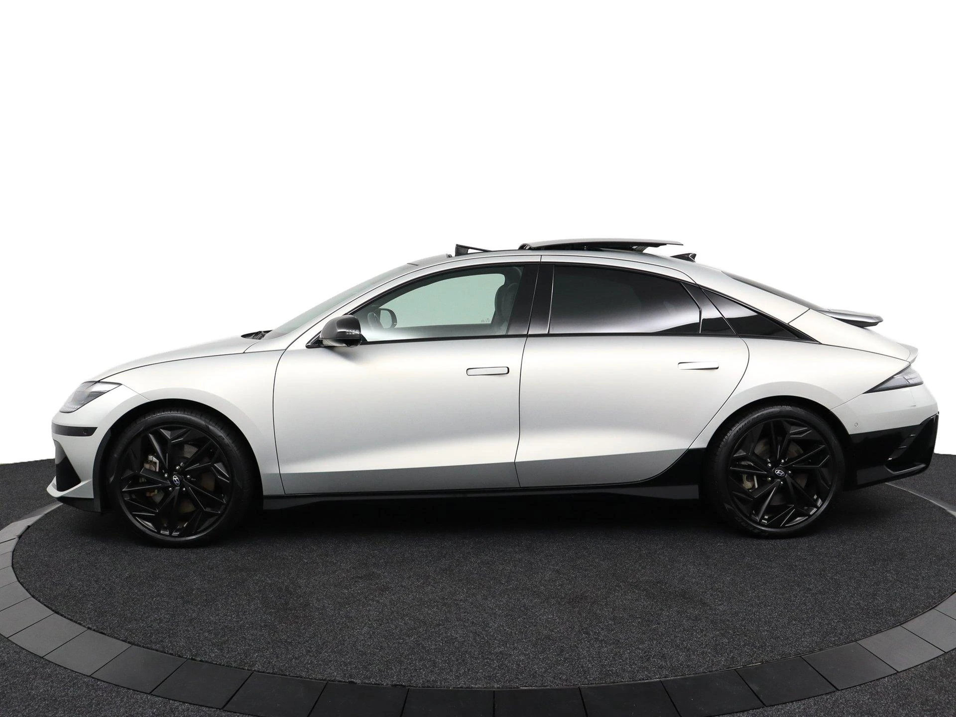 Hyundai-IONIQ 6-image-3