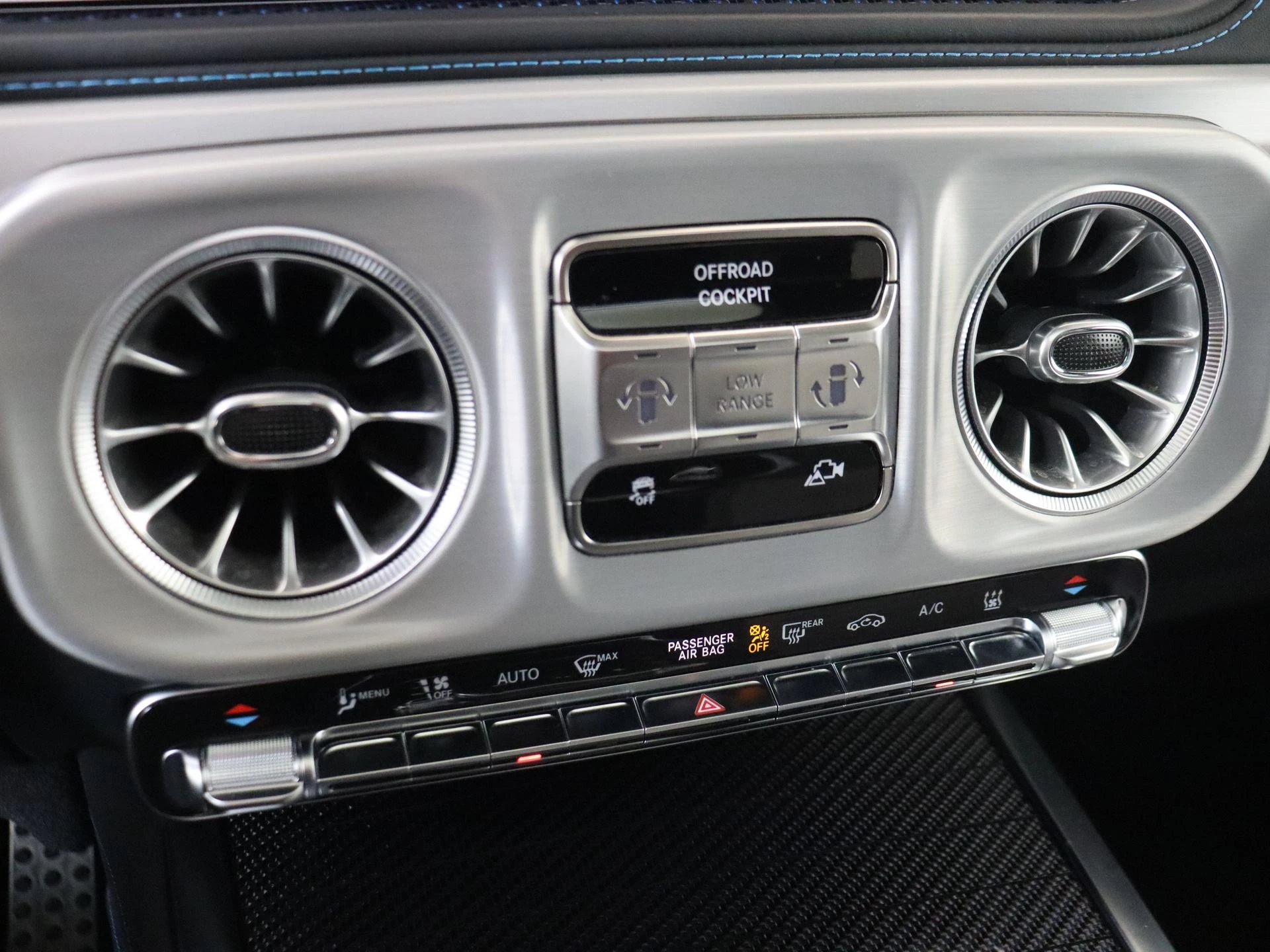 Mercedes-Benz-G-Klasse-image-23